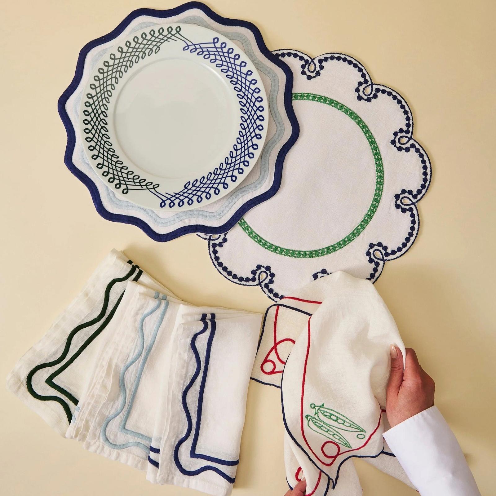 Fete Embroidered Napkin, Set of 4 4 Fete Embroidered Napkin, Set of 4