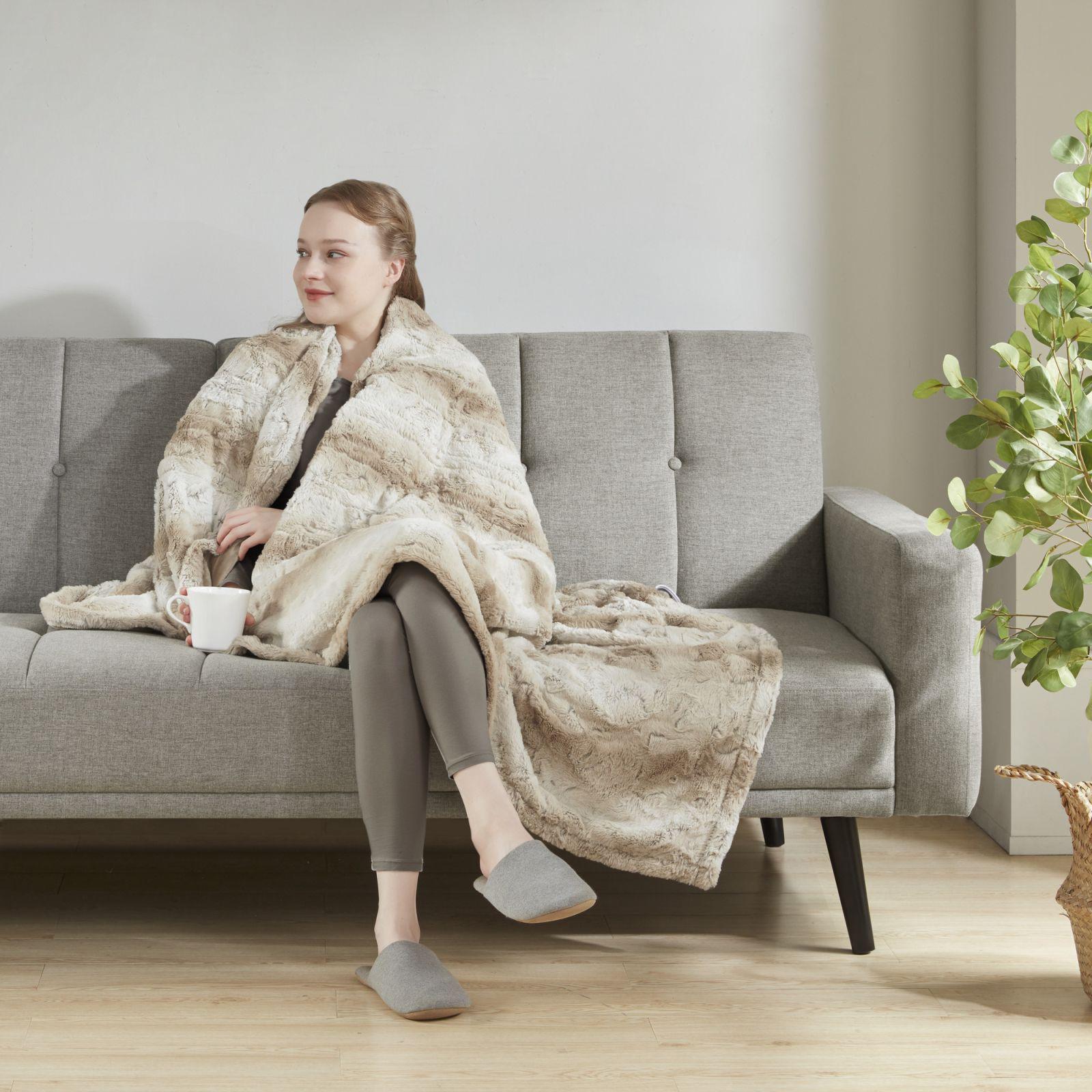 Zuri Oversized Faux Fur Heated Throw 2 Zuri Oversized Faux Fur Heated Throw
