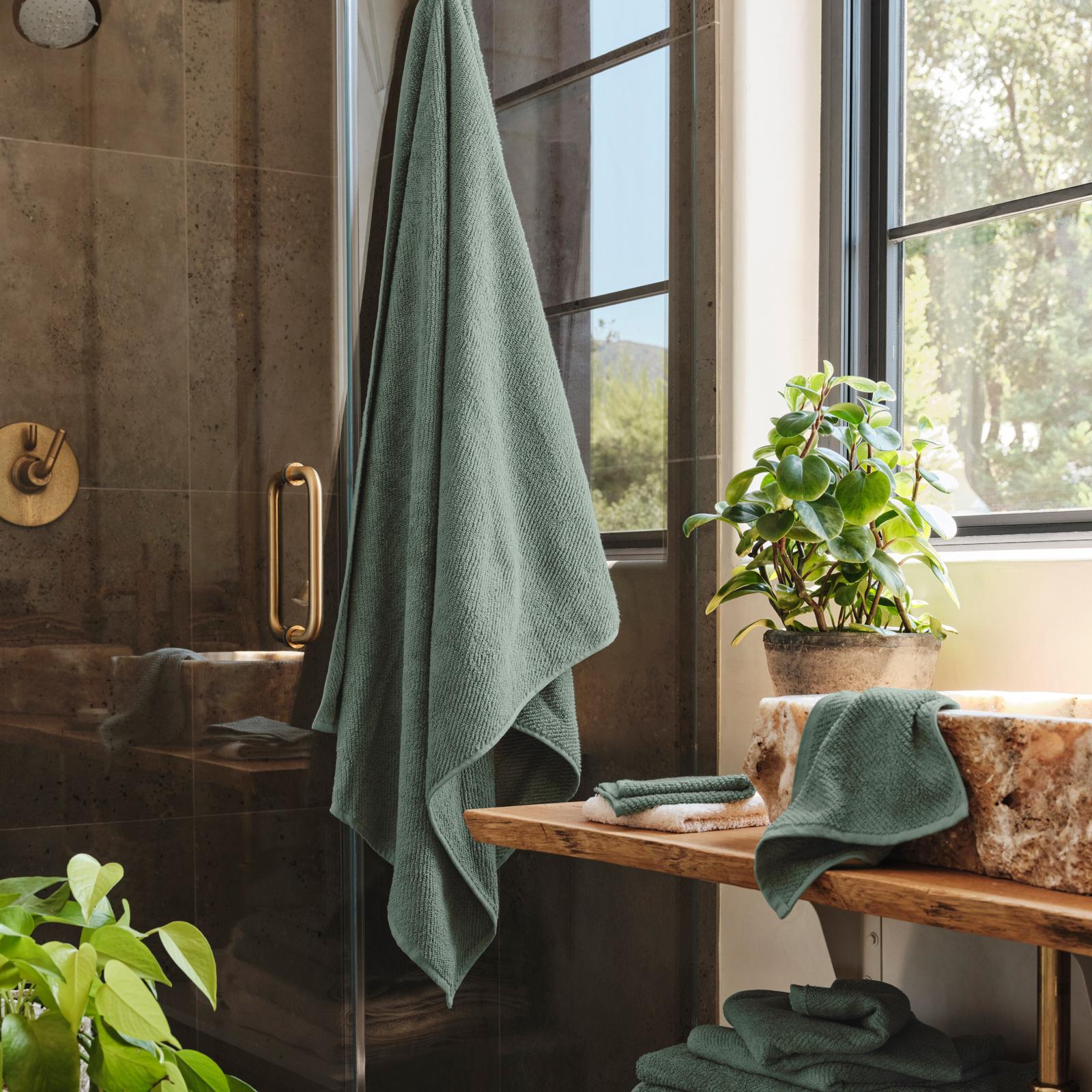 Air Weight Organic 6-Piece Cotton Towel Set 5 Air Weight Organic 6-Piece Cotton Towel Set