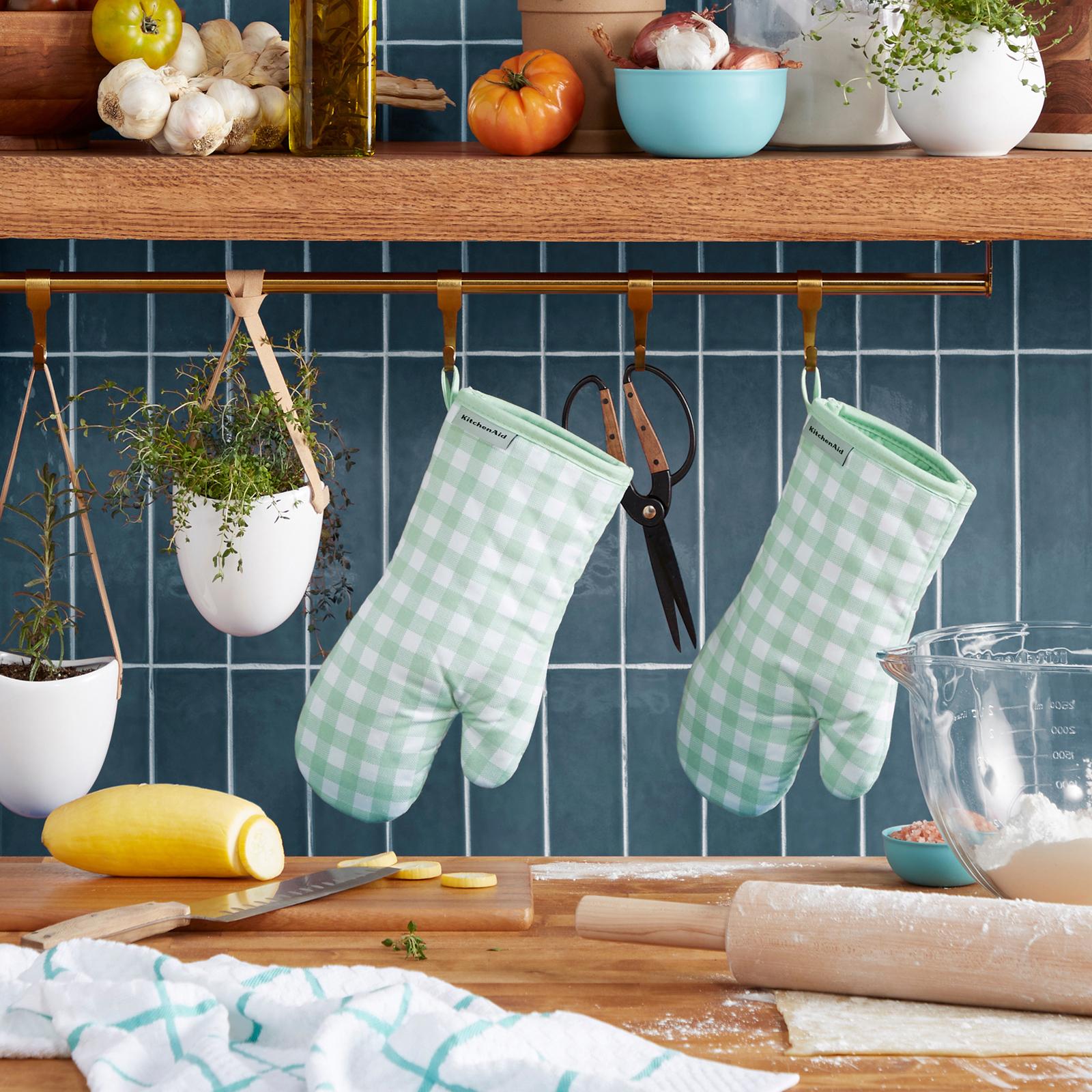 Gingham Oven Mitt, Set of 2 11 Gingham Oven Mitt, Set of 2