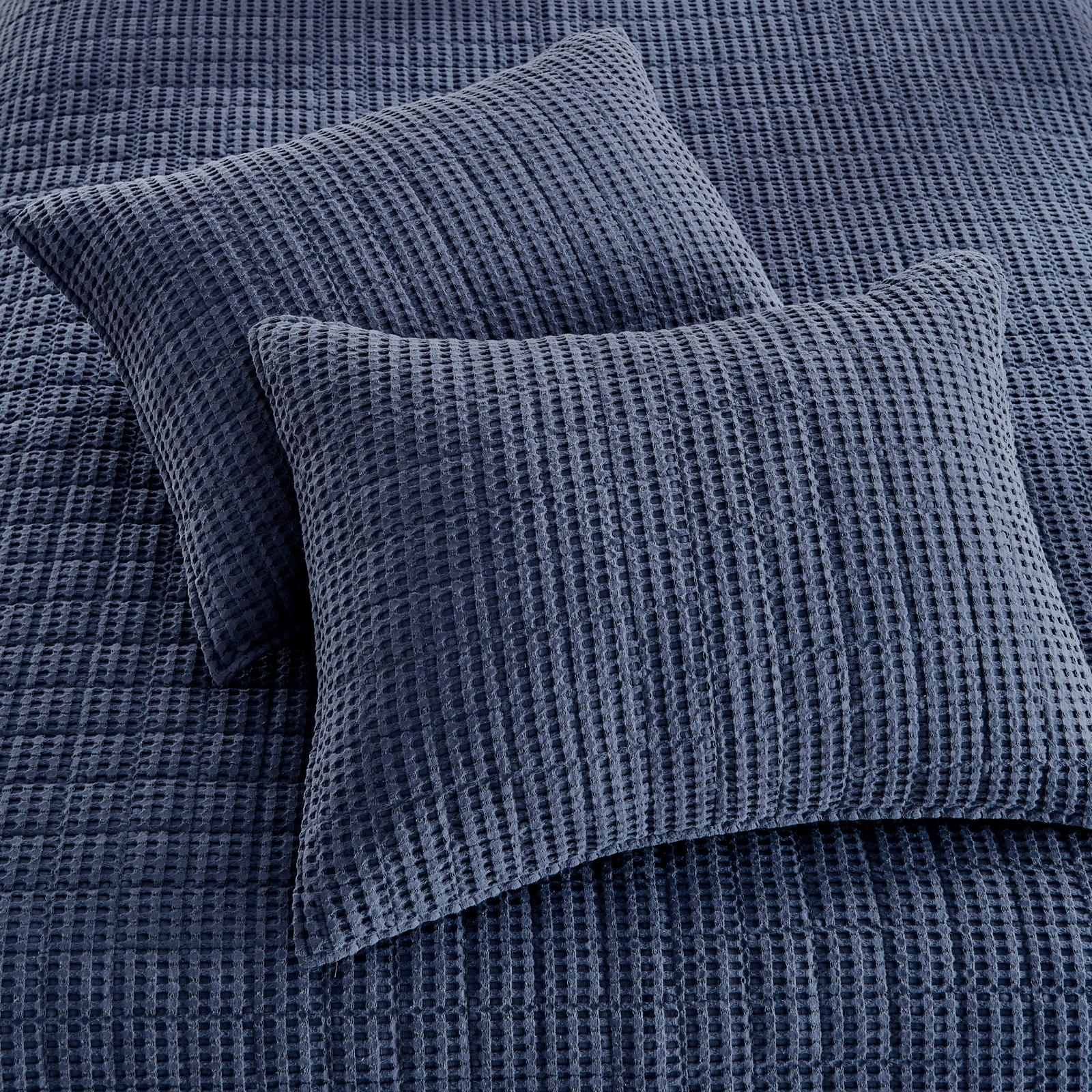 Mills Waffle 3-Piece Quilt Set 2 Mills Waffle 3-Piece Quilt Set