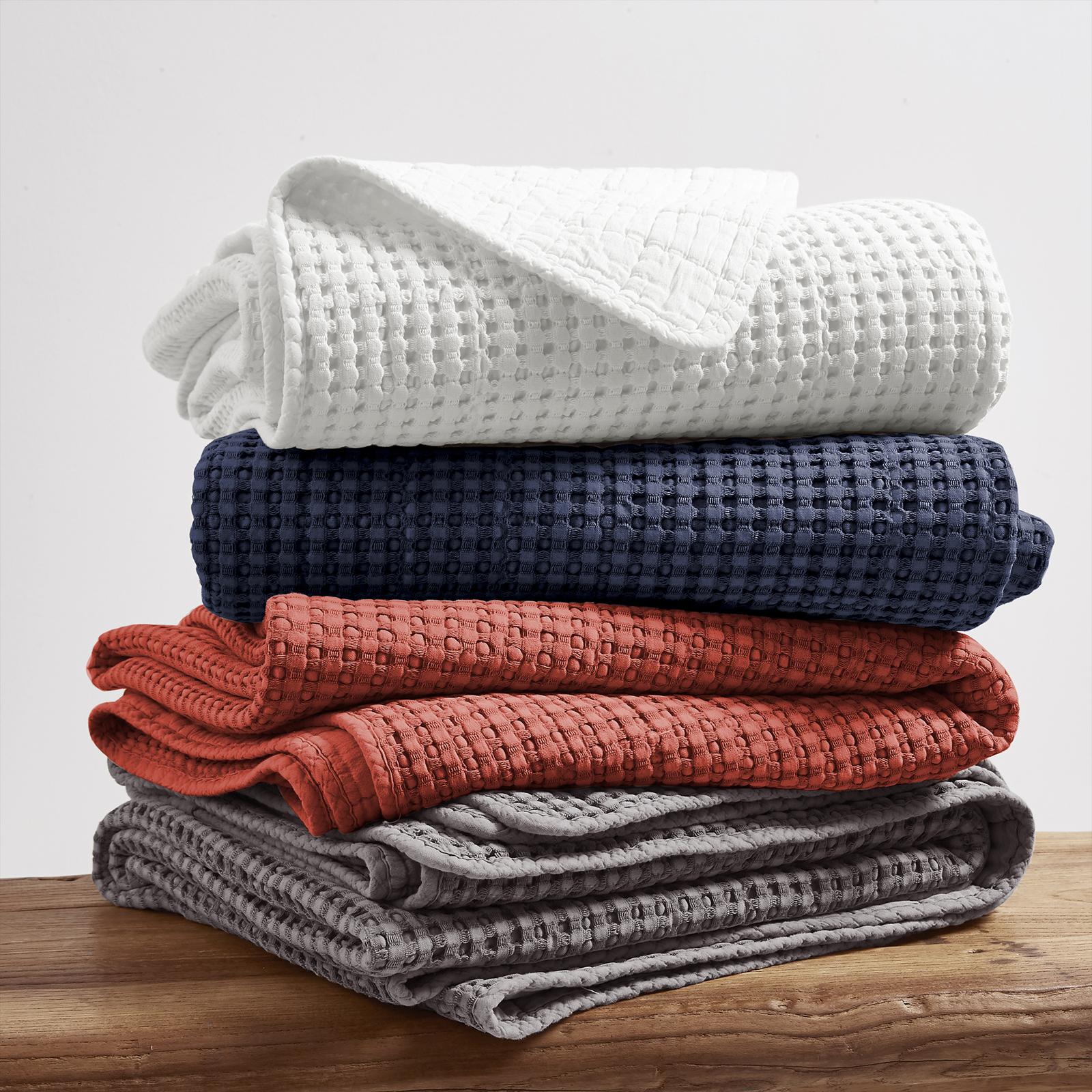Mills Waffle 3-Piece Quilt Set 8 Mills Waffle 3-Piece Quilt Set