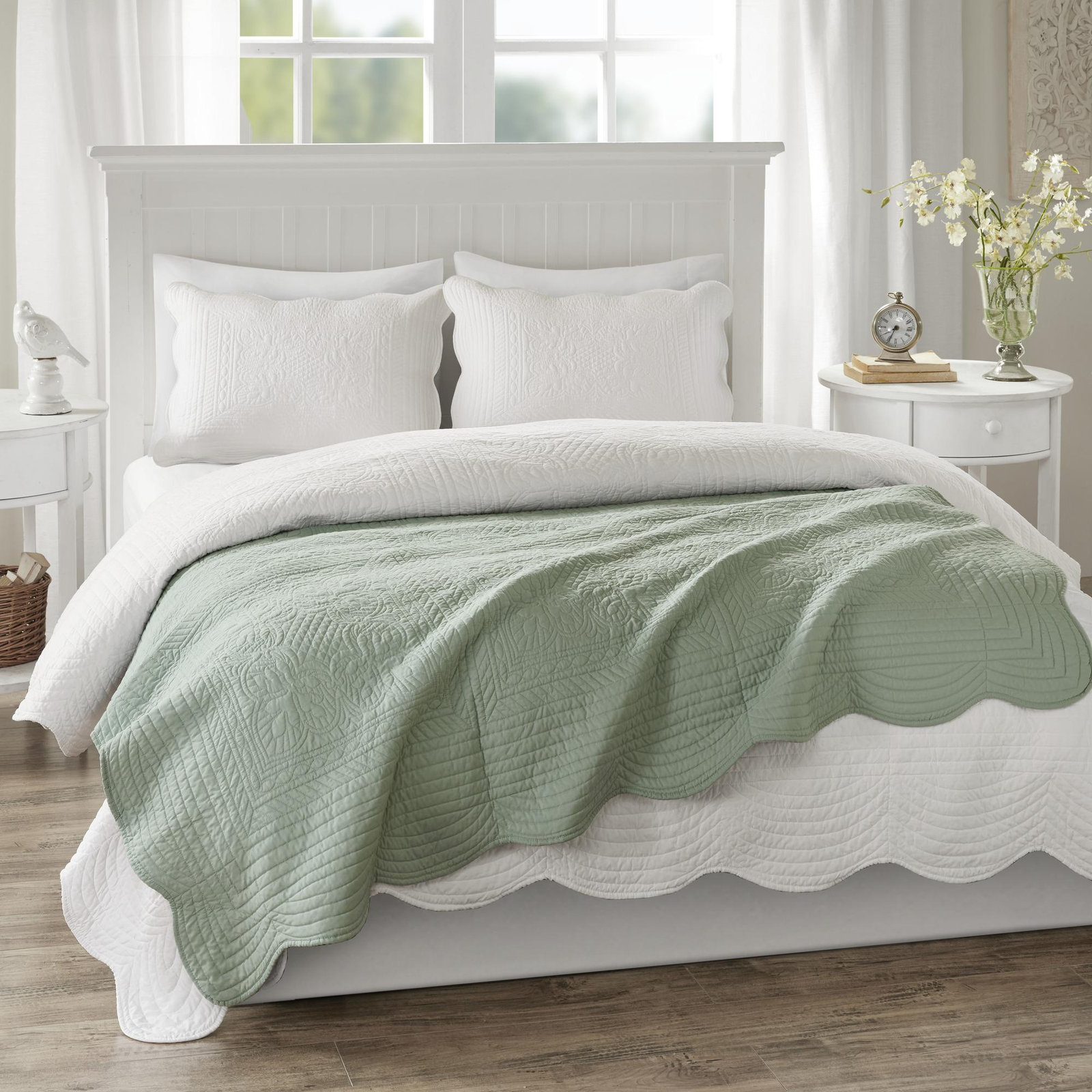 Tuscany Scalloped Edge Oversized Quilted Throw 3 Tuscany Scalloped Edge Oversized Quilted Throw