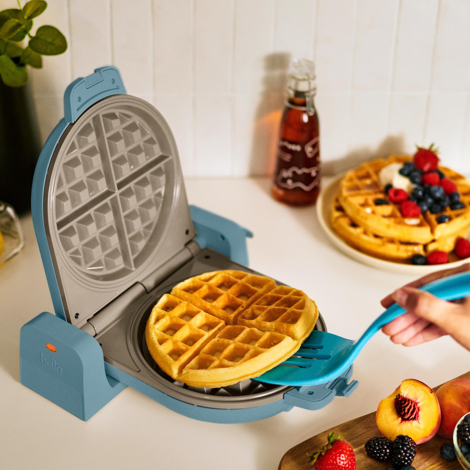 Flip & Store Waffle Maker 7 Flip & Store Waffle Maker