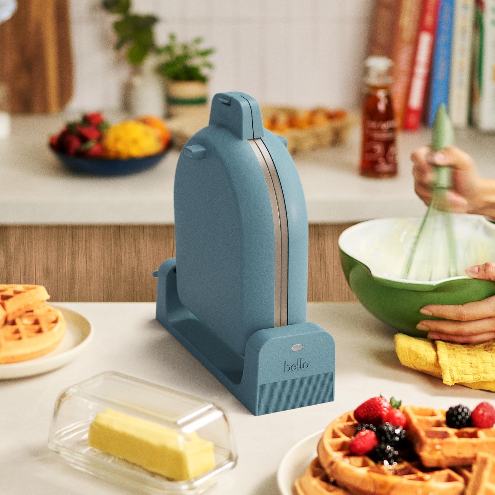 Flip & Store Waffle Maker 7 Flip & Store Waffle Maker