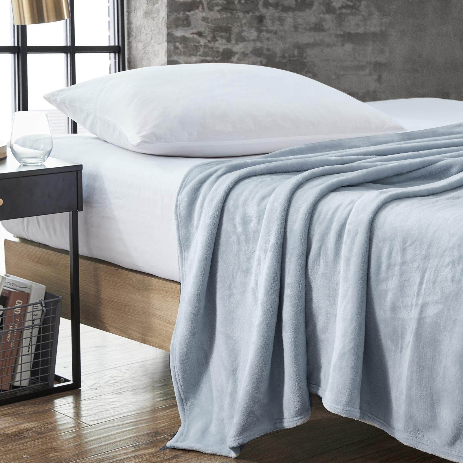 Reaction Ultra Soft Blanket 3 Reaction Ultra Soft Blanket