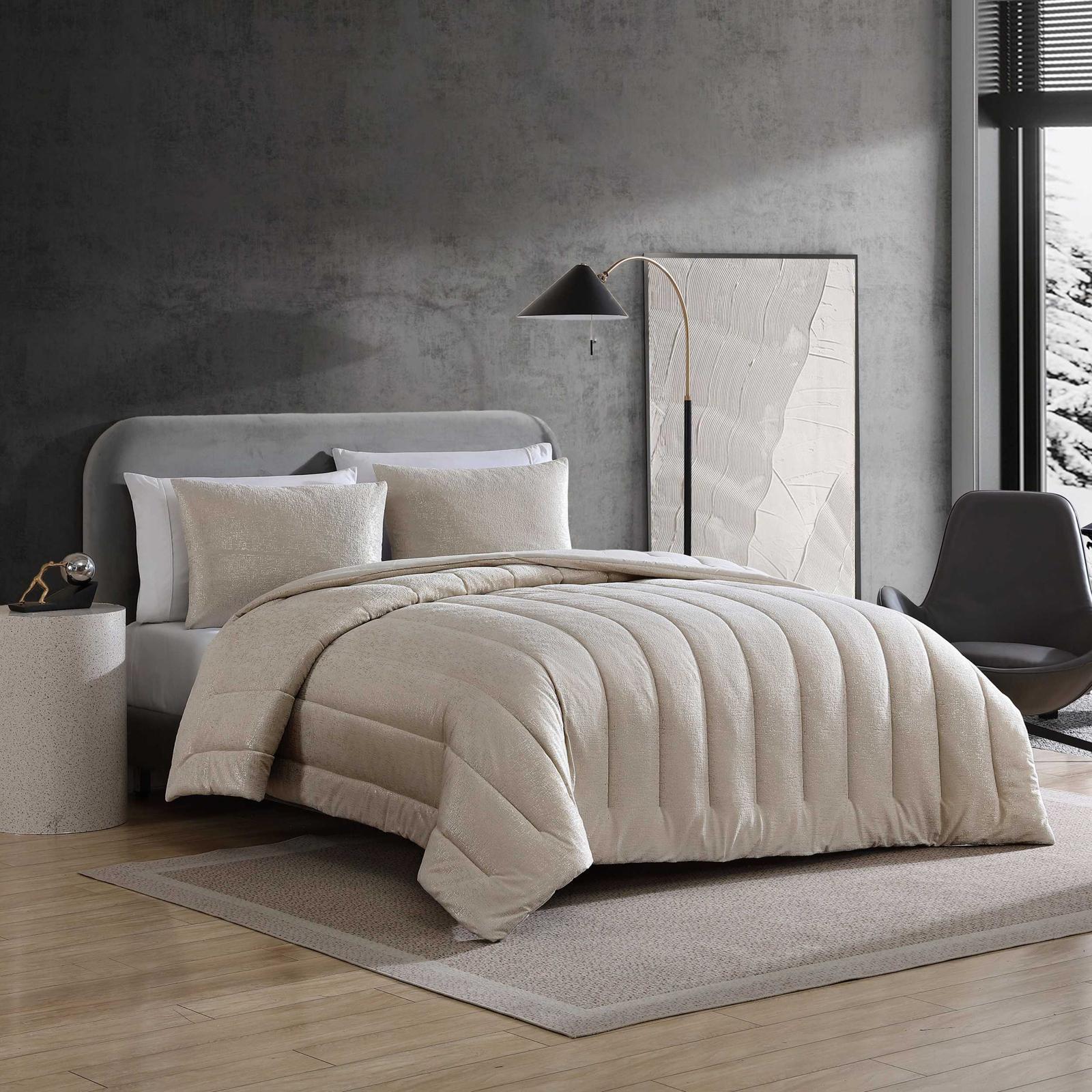 Banks Velvet 3-Piece Comforter Set 3 Banks Velvet 3-Piece Comforter Set
