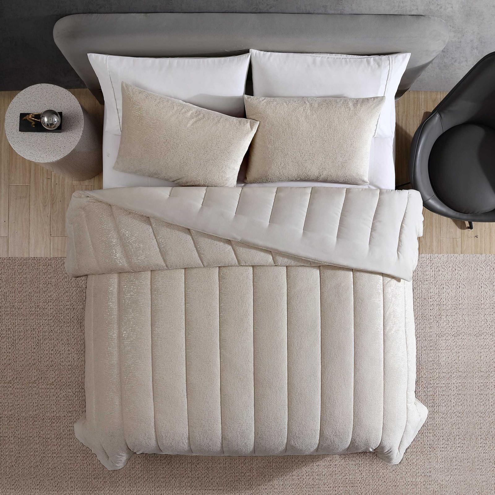 Banks Velvet 3-Piece Comforter Set 5 Banks Velvet 3-Piece Comforter Set
