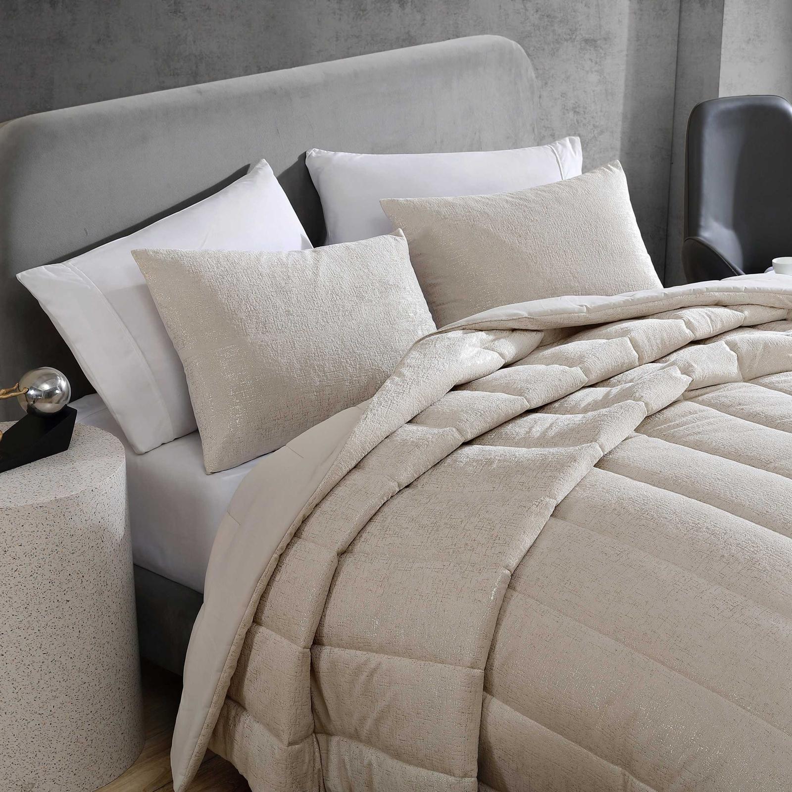 Banks Velvet 3-Piece Comforter Set 6 Banks Velvet 3-Piece Comforter Set