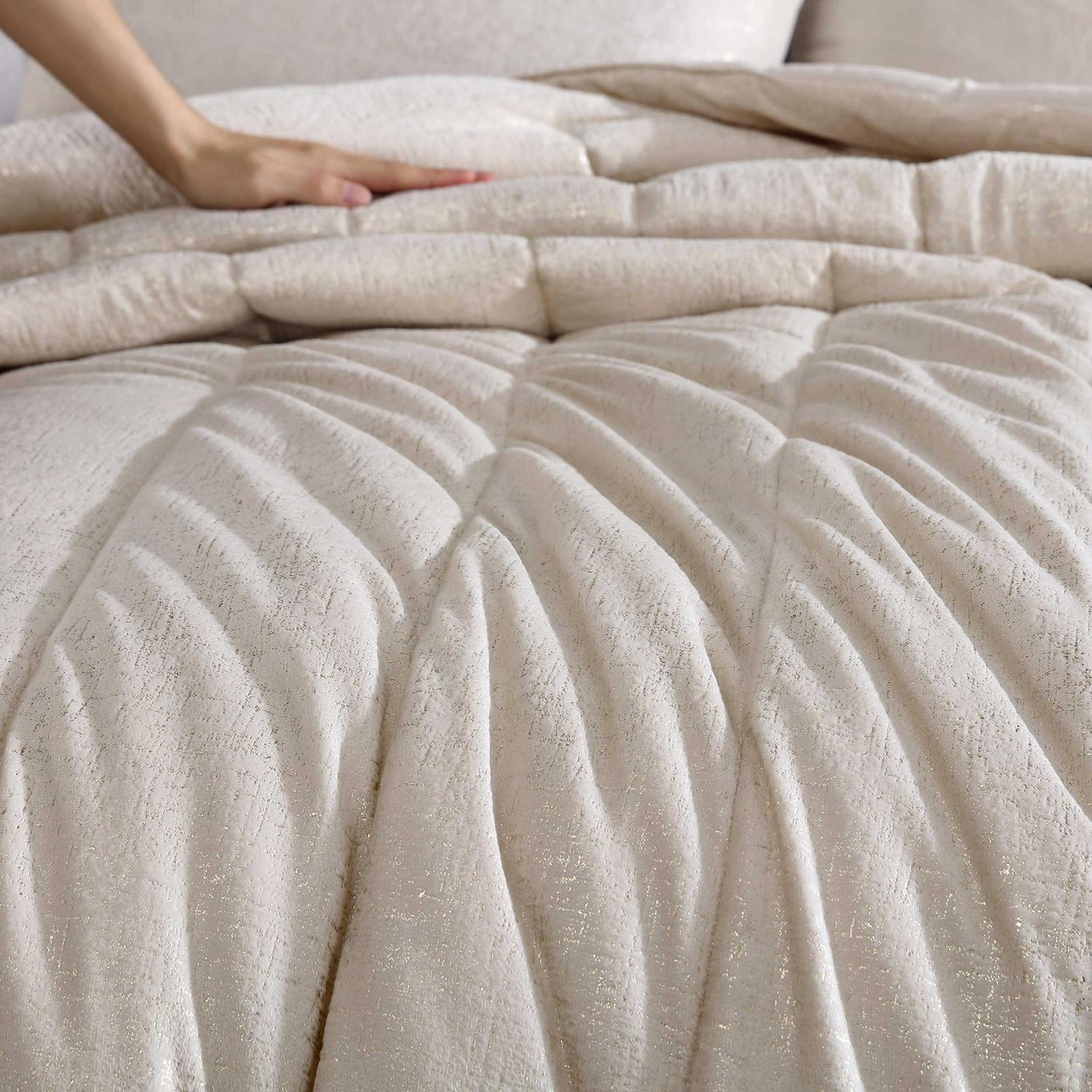 Banks Velvet 3-Piece Comforter Set 8 Banks Velvet 3-Piece Comforter Set