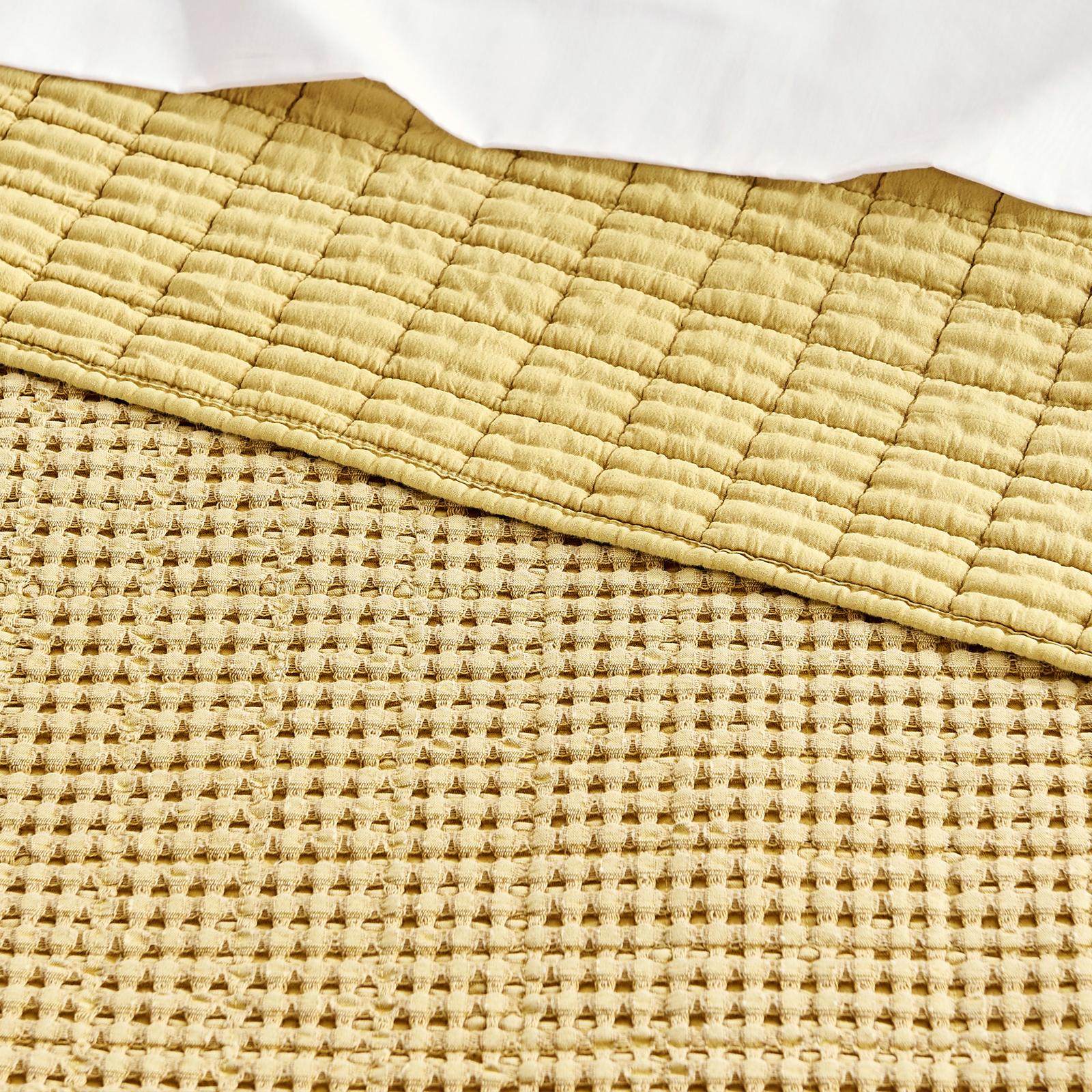 Mills Waffle 3-Piece Bedspread Set 4 Mills Waffle 3-Piece Bedspread Set