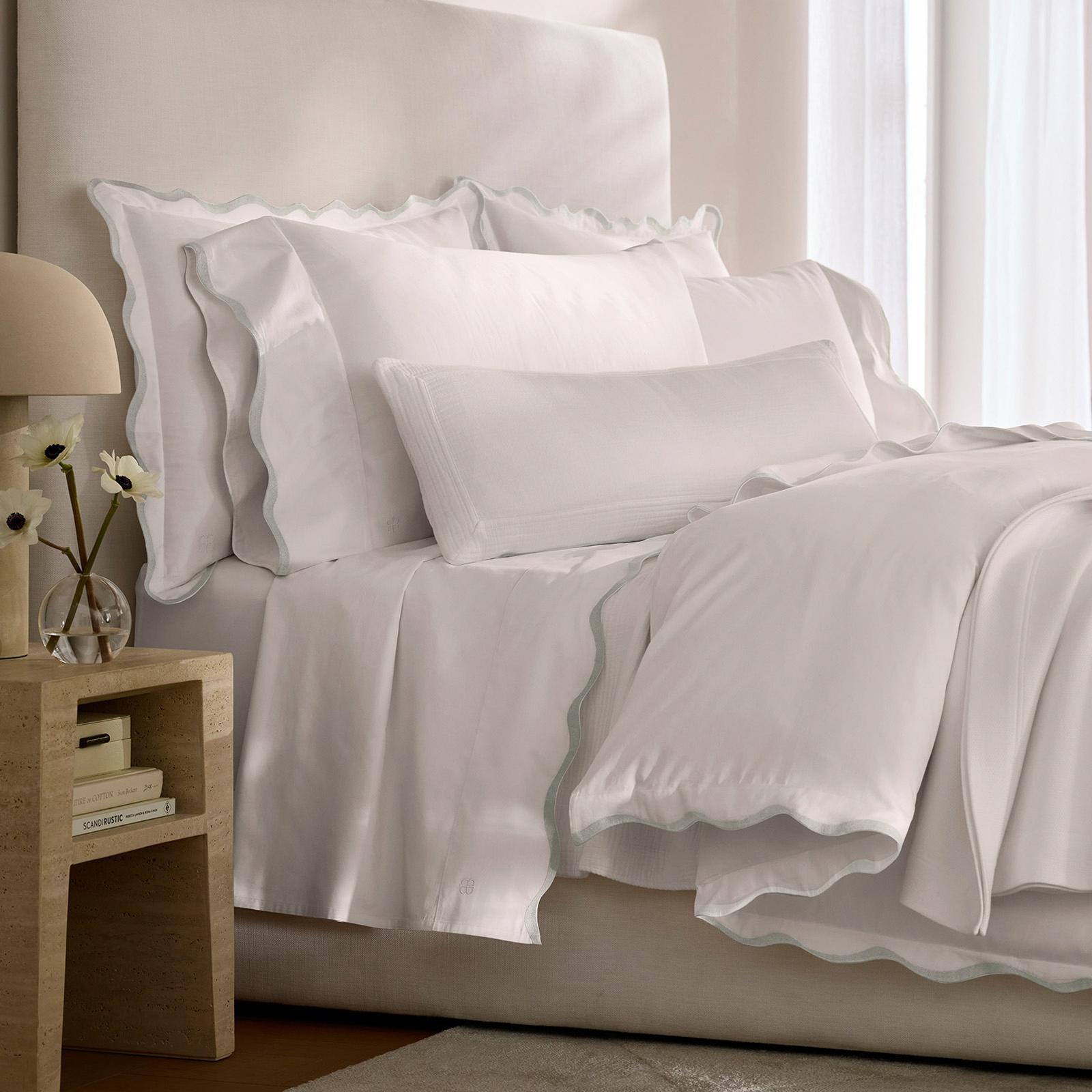 Signature Curved Edge 4-Piece Sheet Set 1 Signature Curved Edge 4-Piece Sheet Set