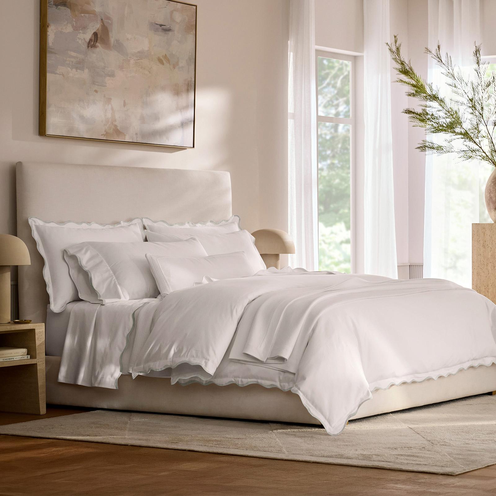Signature Curved Edge 4-Piece Sheet Set 3 Signature Curved Edge 4-Piece Sheet Set