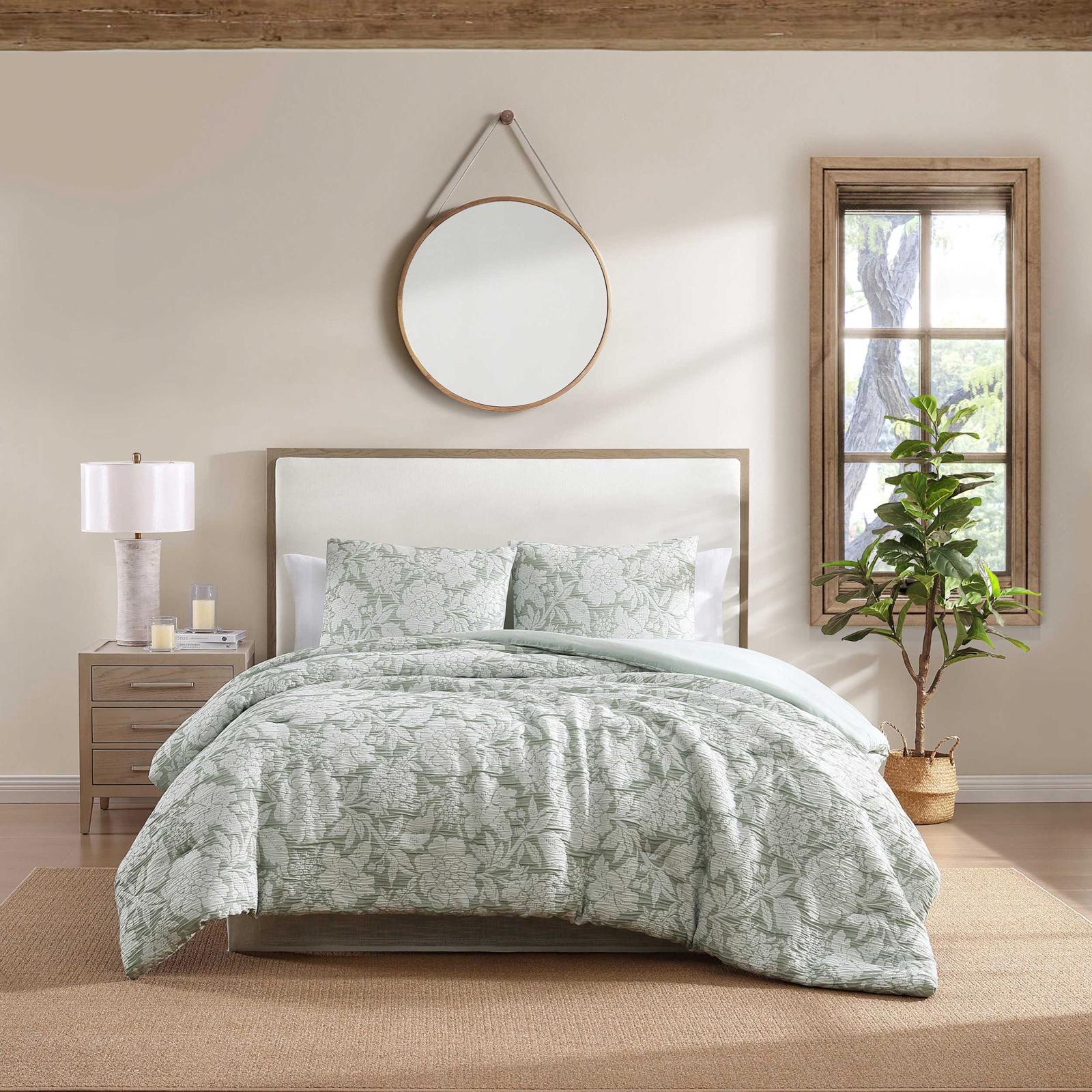 Redding Floral Spandex Matelassé Jacquard 3-Piece Duvet Cover Set 14 Redding Floral Spandex Matelassé Jacquard 3-Piece Duvet Cover Set
