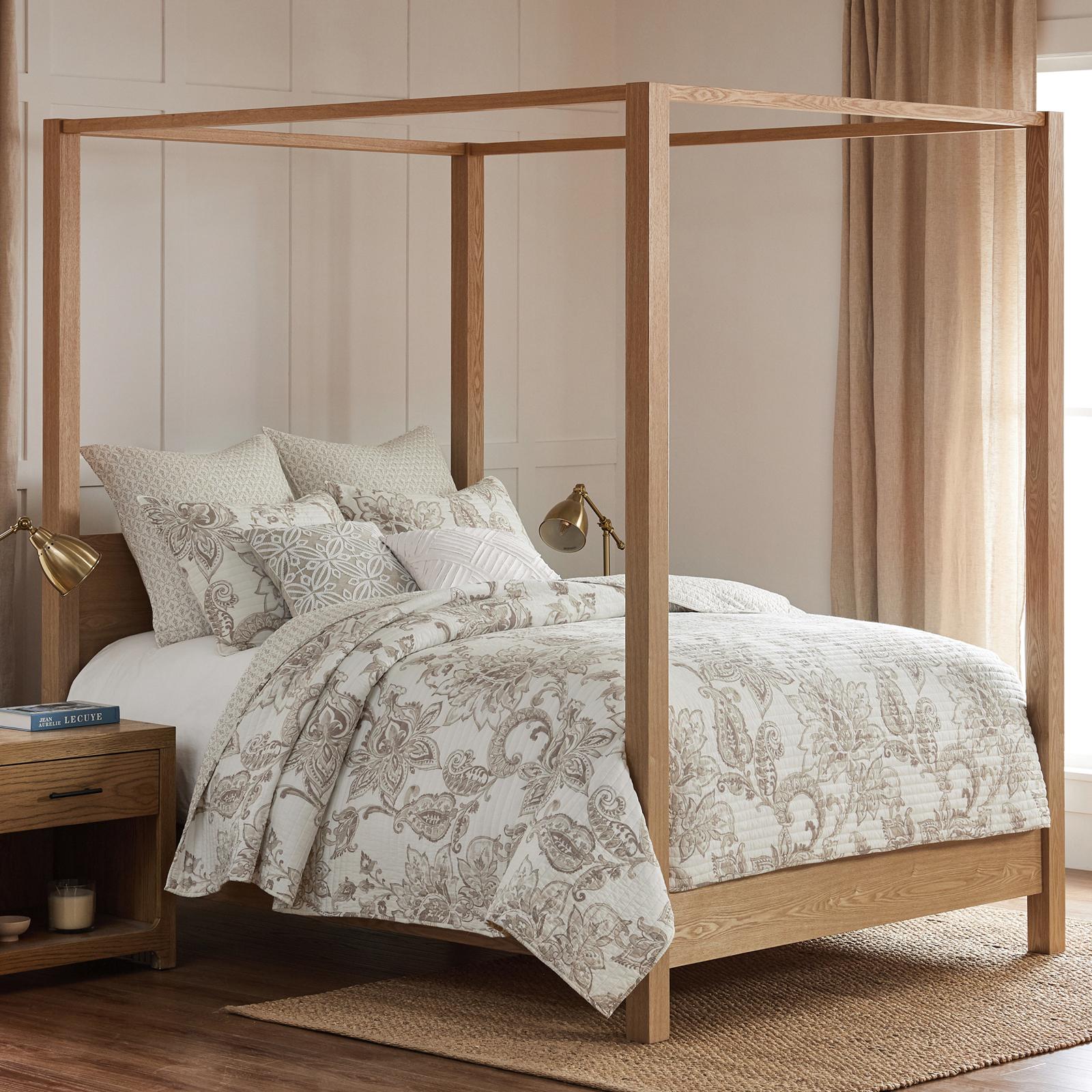 Bennett 3-Piece Reversible Quilt Set 5 Bennett 3-Piece Reversible Quilt Set