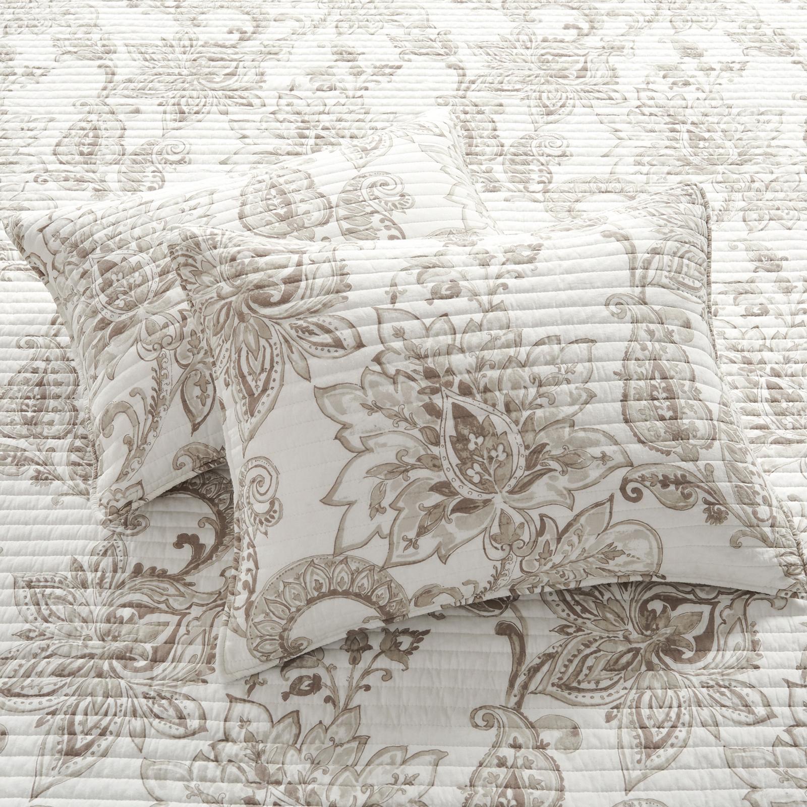 Bennett 3-Piece Reversible Quilt Set 6 Bennett 3-Piece Reversible Quilt Set
