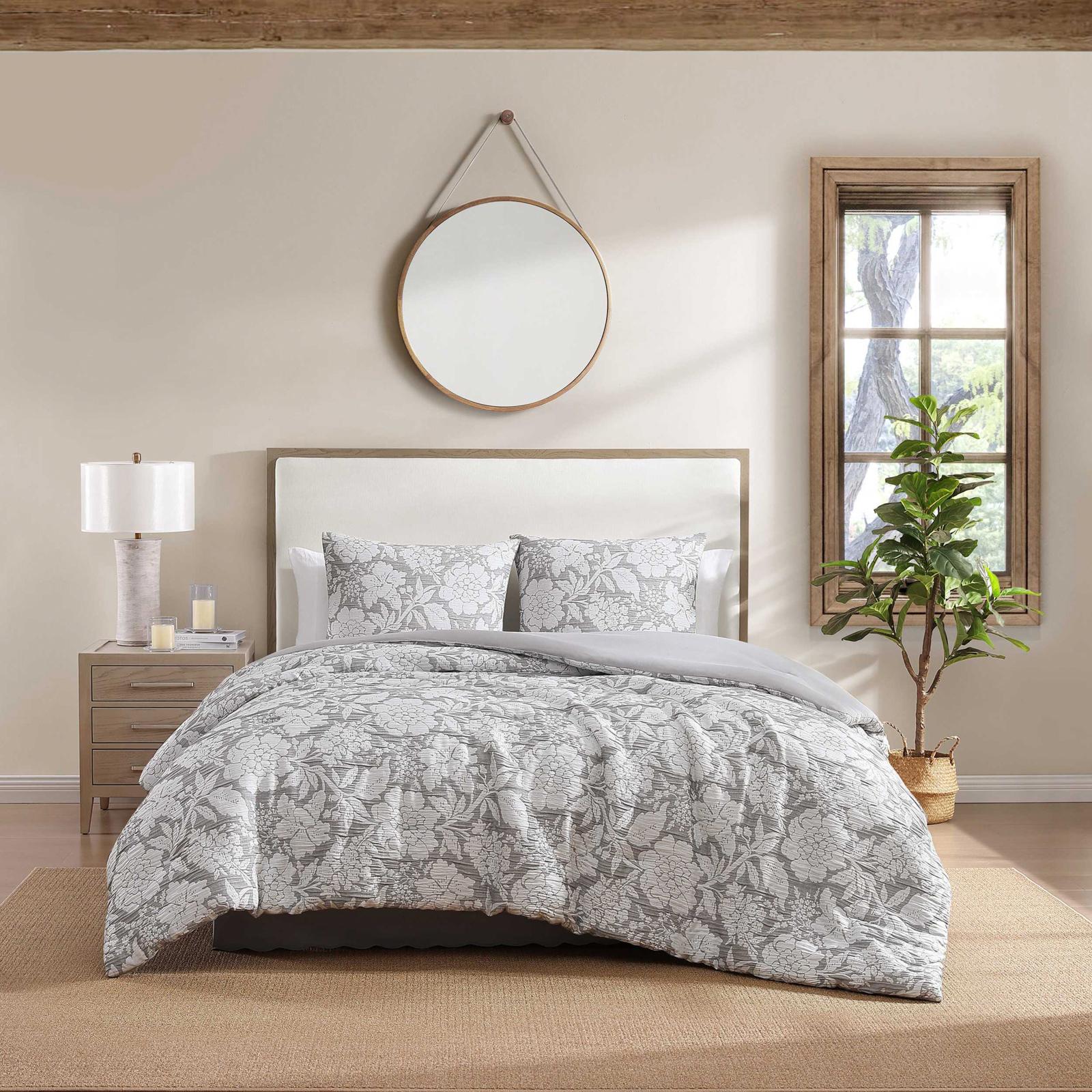 Redding Floral Spandex Matelassé Jacquard- 3-Piece Comforter Set