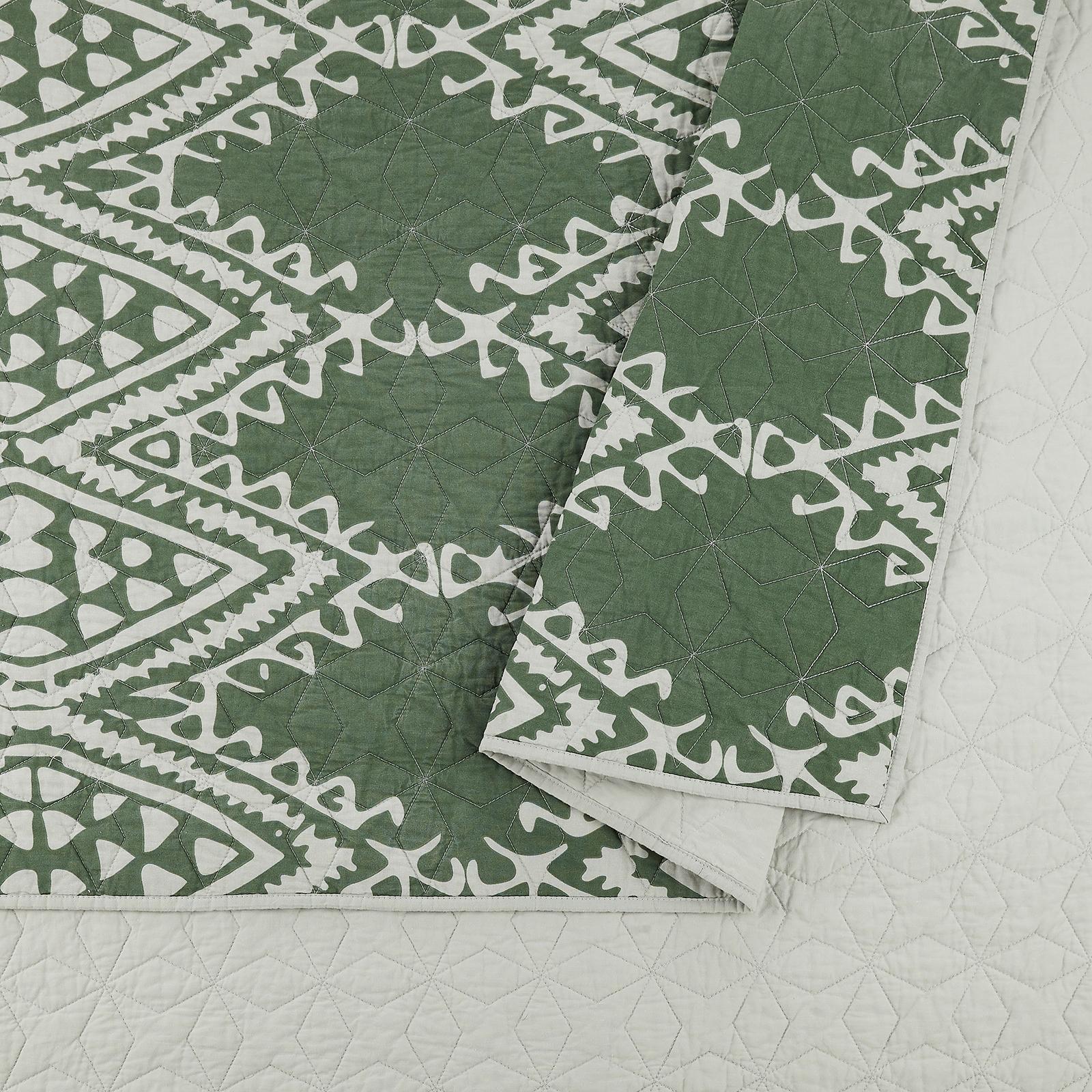 Aisha 3-Piece Quilt Set 5 Aisha 3-Piece Quilt Set