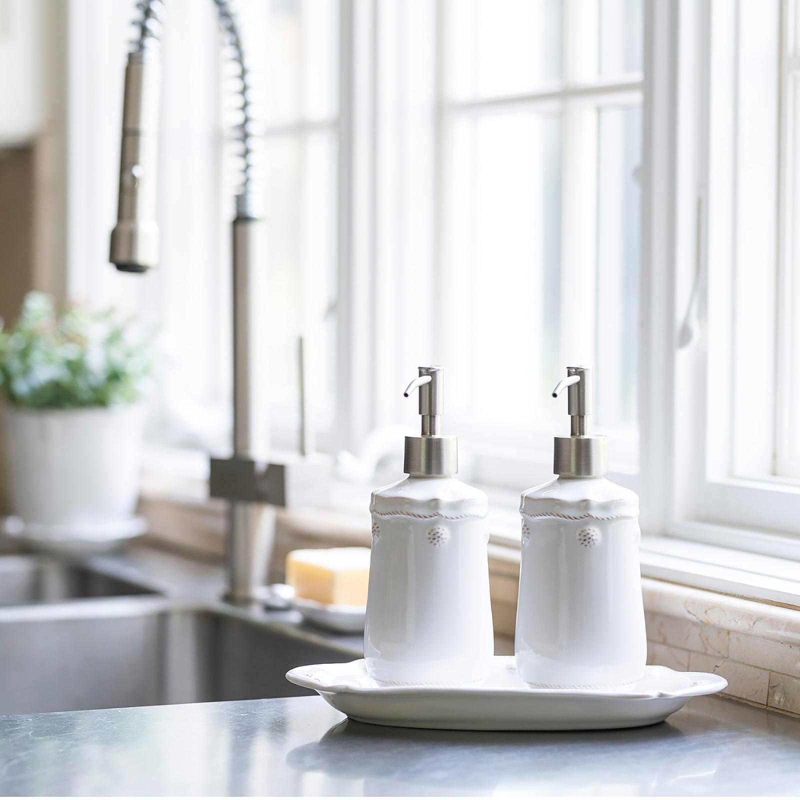 Berry & Thread 3-Piece Bathroom Essentials Set 1 Berry & Thread 3-Piece Bathroom Essentials Set