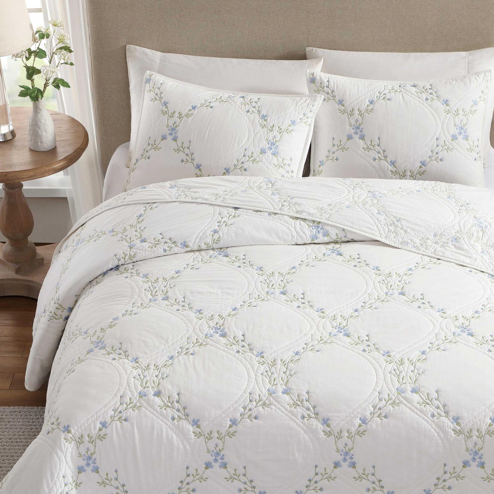 Floral Embroidery Cotton 3-Piece Reversible Quilt Set 4 Floral Embroidery Cotton 3-Piece Reversible Quilt Set