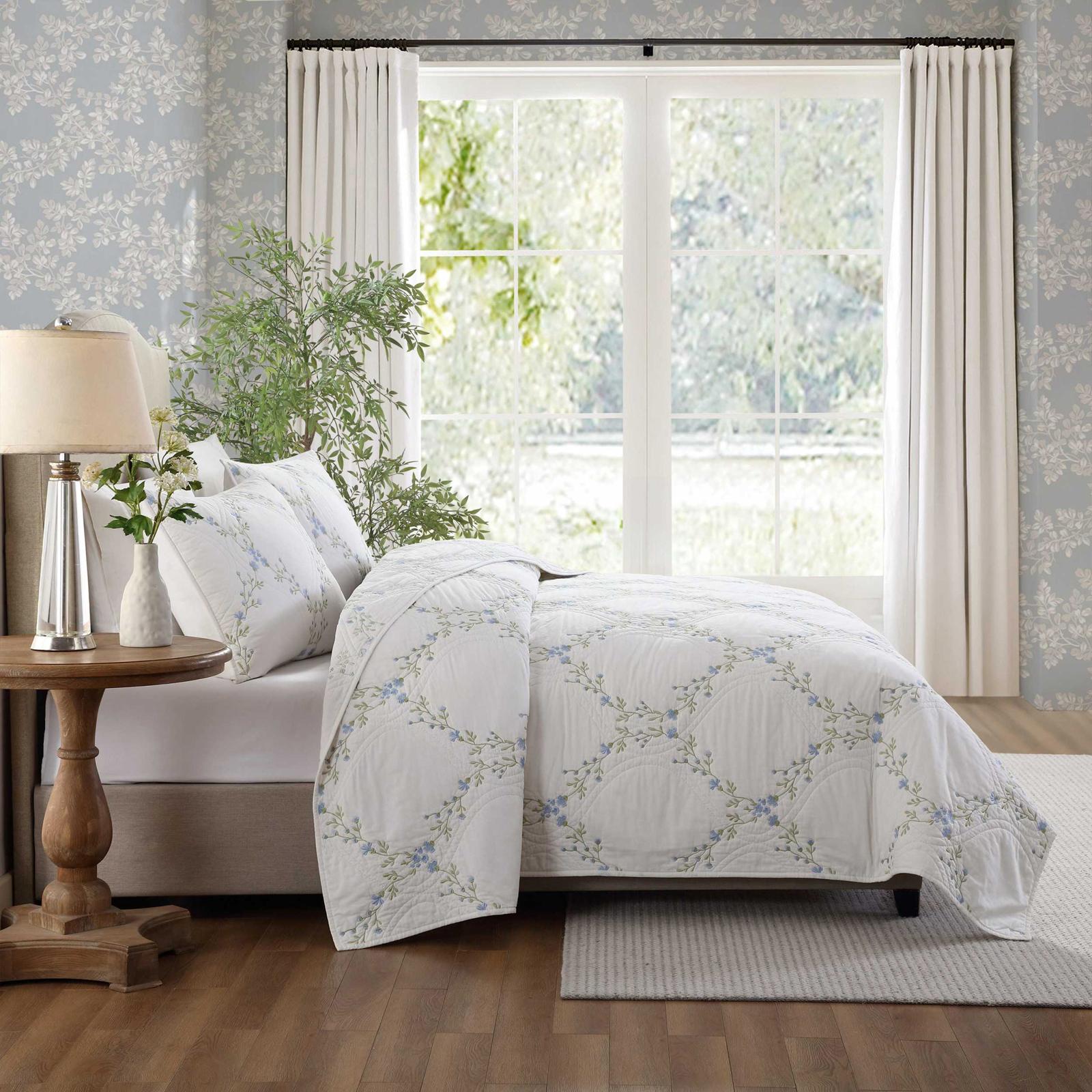 Floral Embroidery Cotton 3-Piece Reversible Quilt Set 5 Floral Embroidery Cotton 3-Piece Reversible Quilt Set