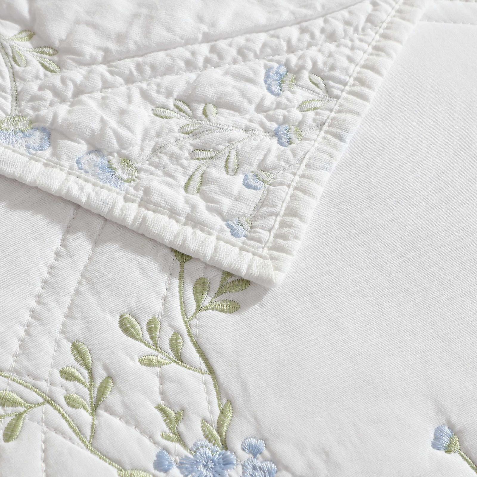 Floral Embroidery Cotton 3-Piece Reversible Quilt Set 6 Floral Embroidery Cotton 3-Piece Reversible Quilt Set