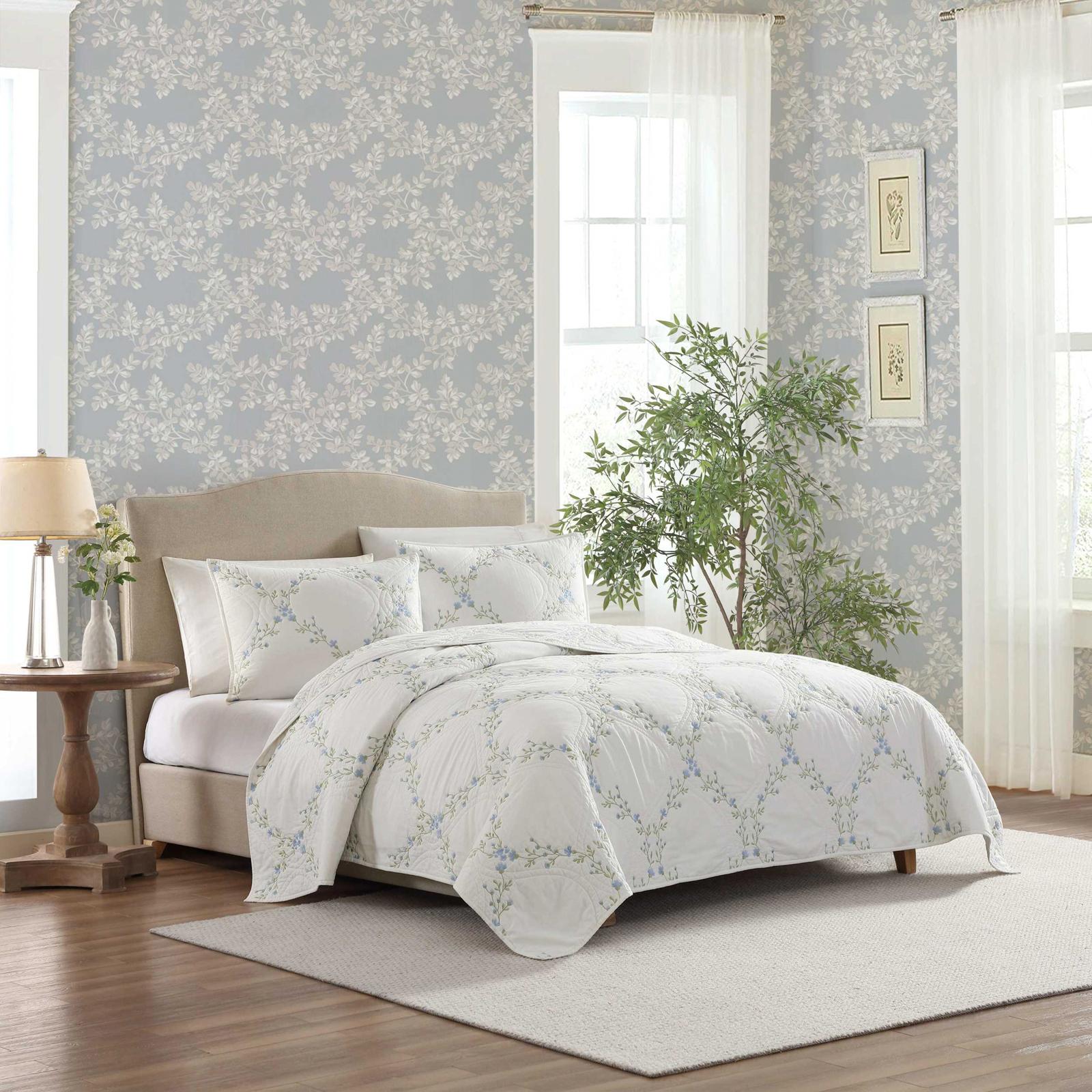 Floral Embroidery Cotton 3-Piece Reversible Quilt Set 7 Floral Embroidery Cotton 3-Piece Reversible Quilt Set