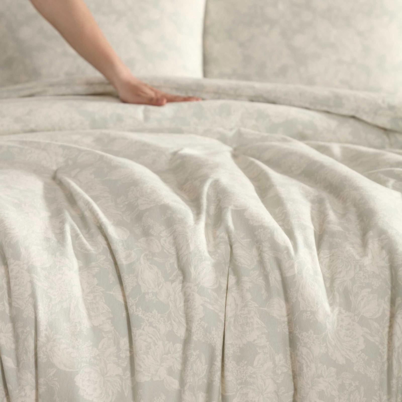 Meredith Cotton Flannel 3-Piece Comforter Set 3 Meredith Cotton Flannel 3-Piece Comforter Set