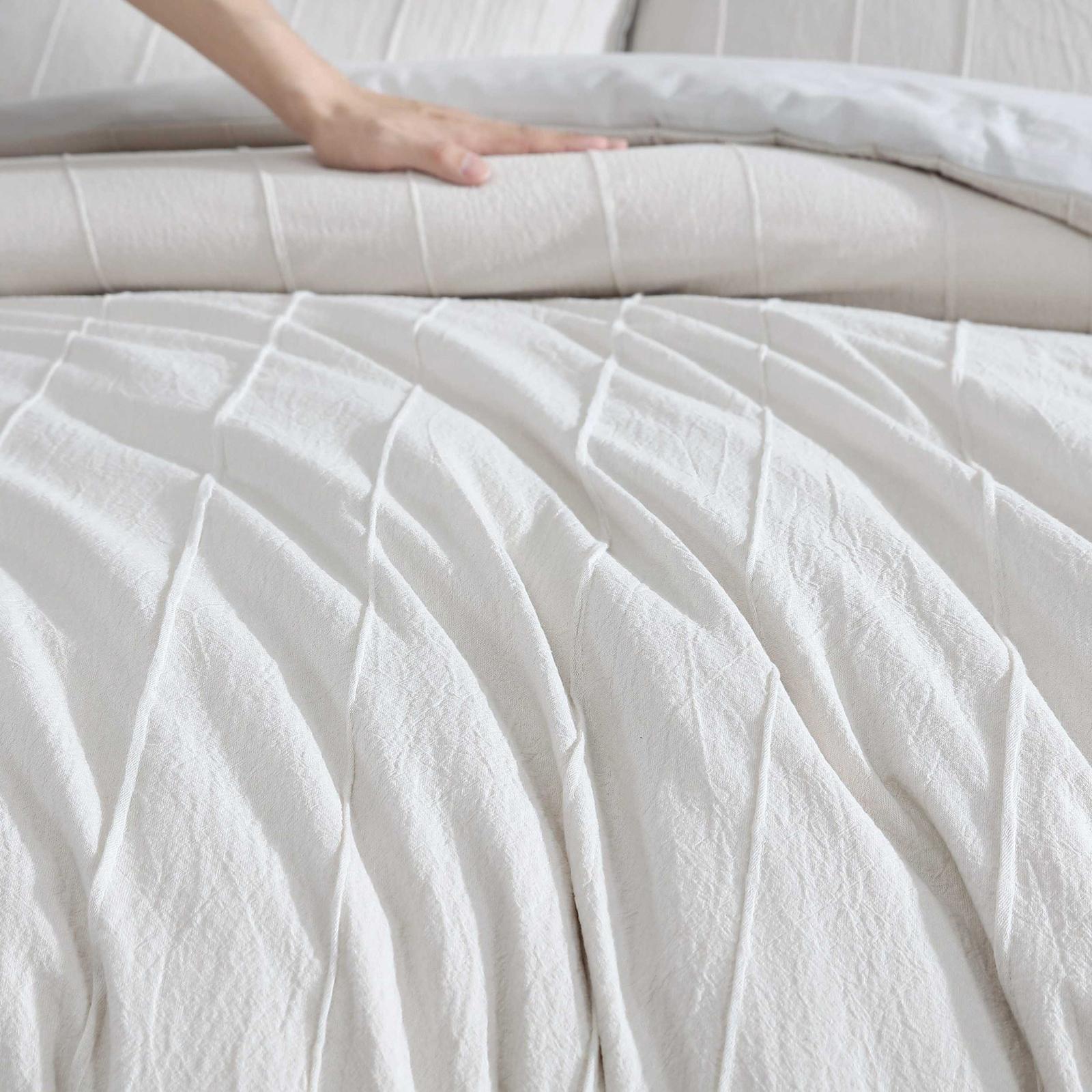 Tucks Cotton Tucked Jacquard 3-Piece Comforter Set 3 Tucks Cotton Tucked Jacquard 3-Piece Comforter Set