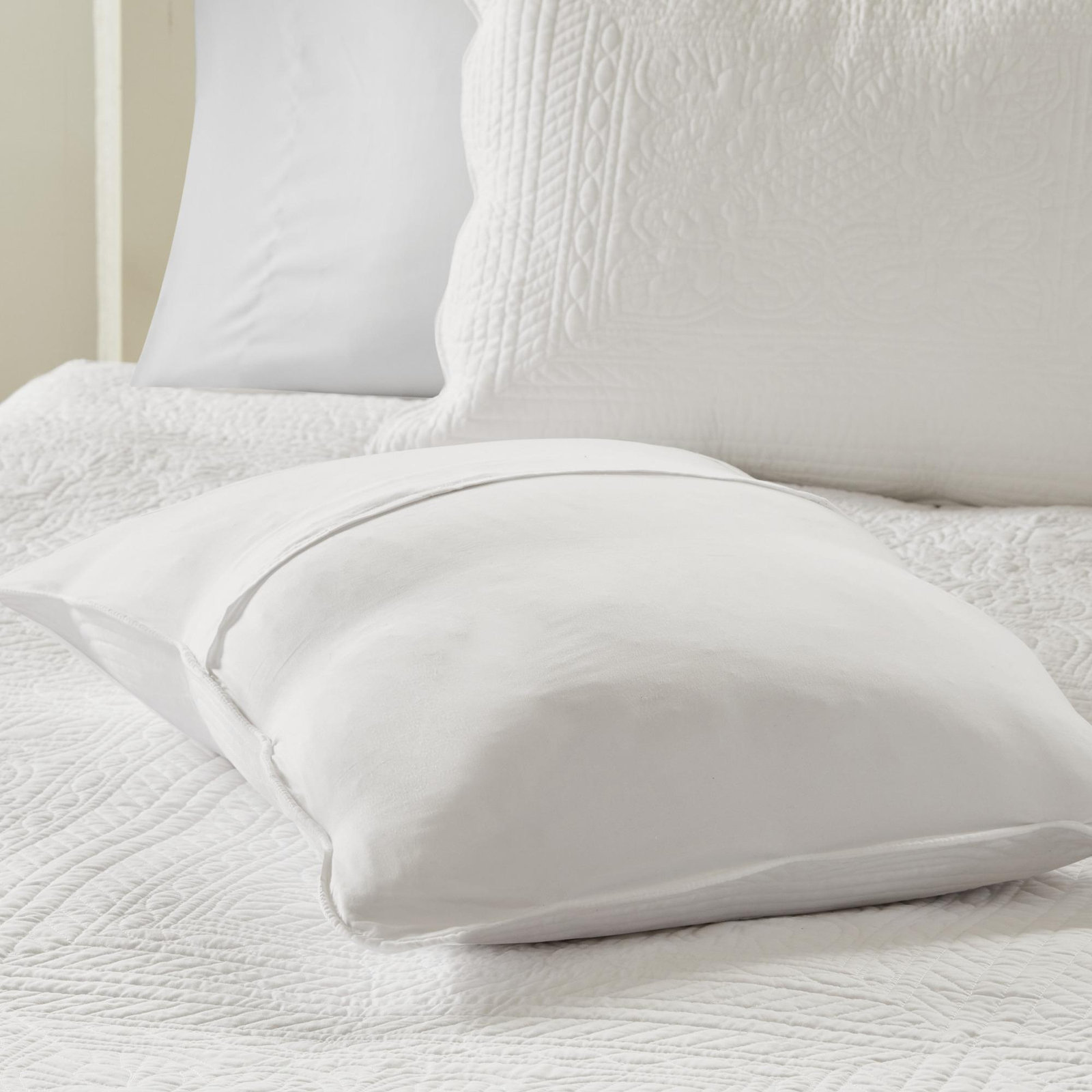 Tuscany Scalloped Edge Reversible 3-Piece Coverlet Set 4 Tuscany Scalloped Edge Reversible 3-Piece Coverlet Set