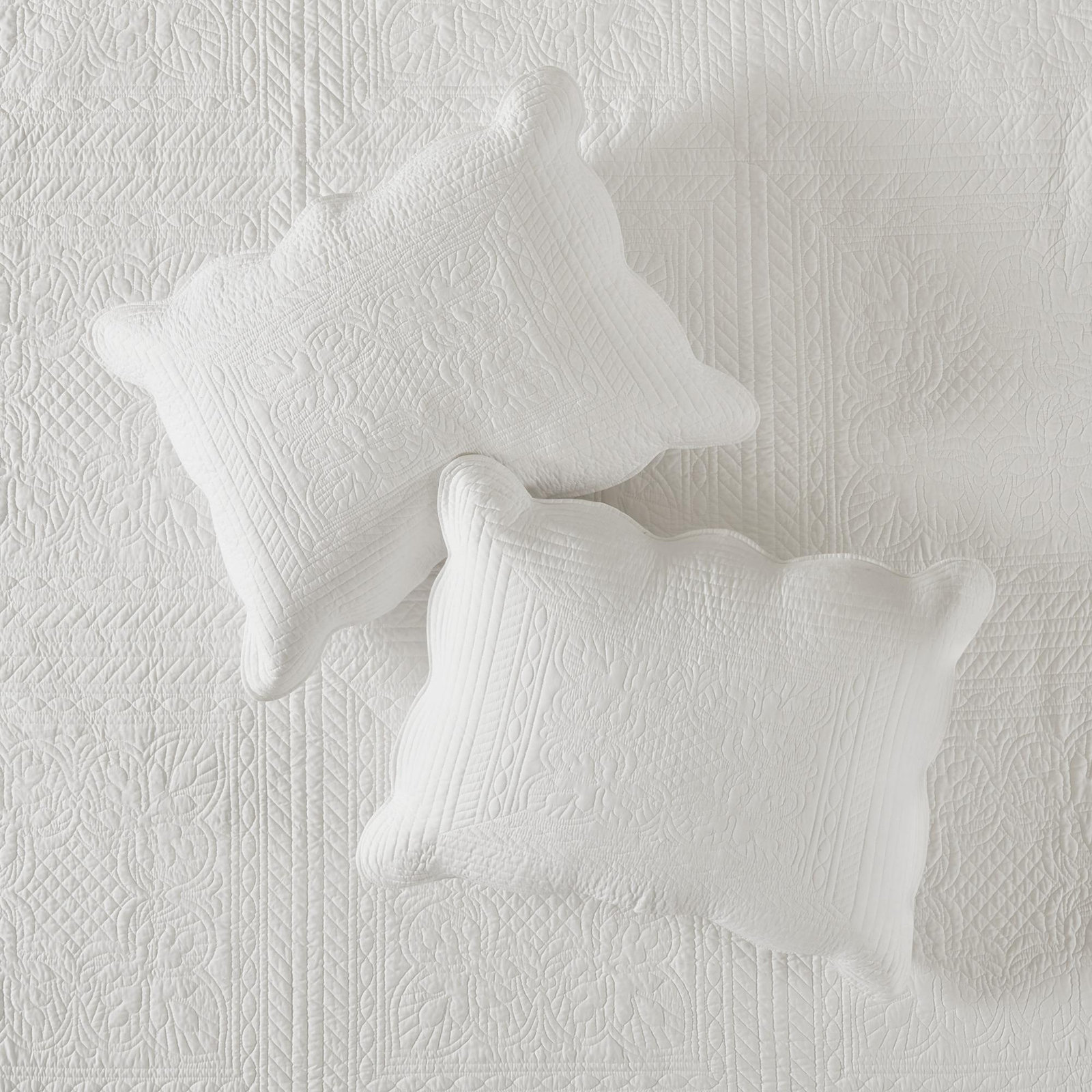 Tuscany Scalloped Edge Reversible 3-Piece Coverlet Set 5 Tuscany Scalloped Edge Reversible 3-Piece Coverlet Set