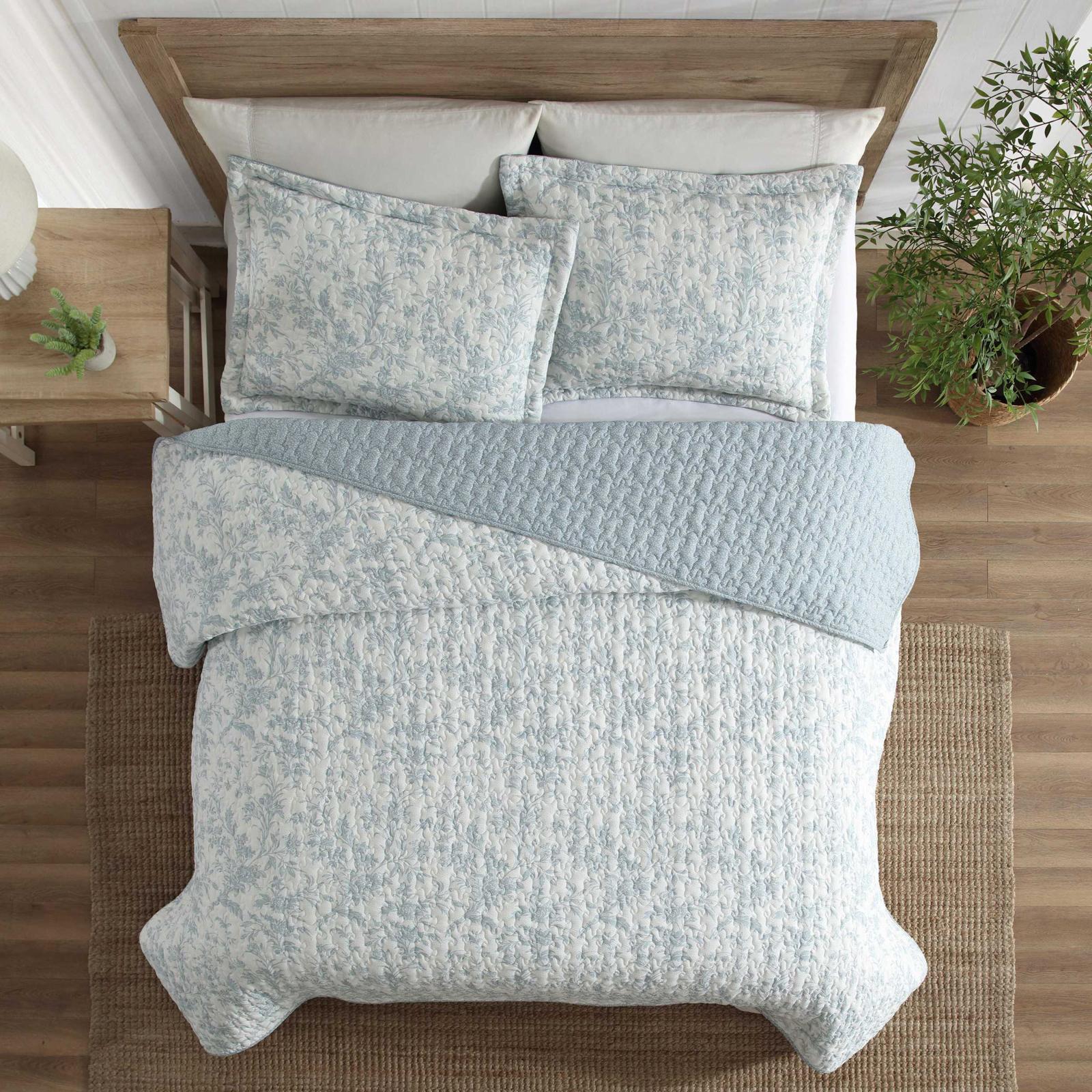 Amberly Seersucker 3-Piece Reversible Quilt Set 4 Amberly Seersucker 3-Piece Reversible Quilt Set