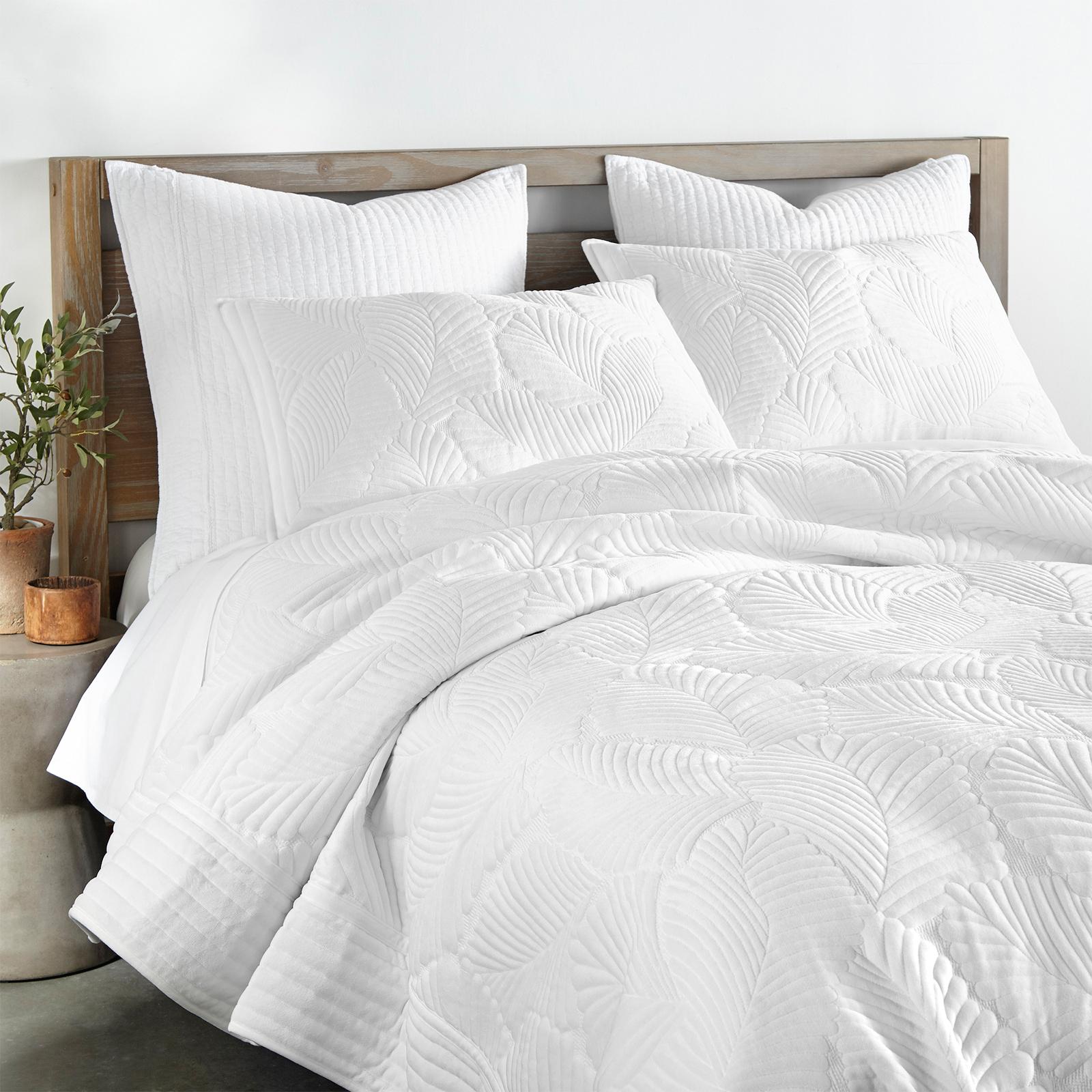 Belgrade 3-Piece Reversible Quilt Set 3 Belgrade 3-Piece Reversible Quilt Set
