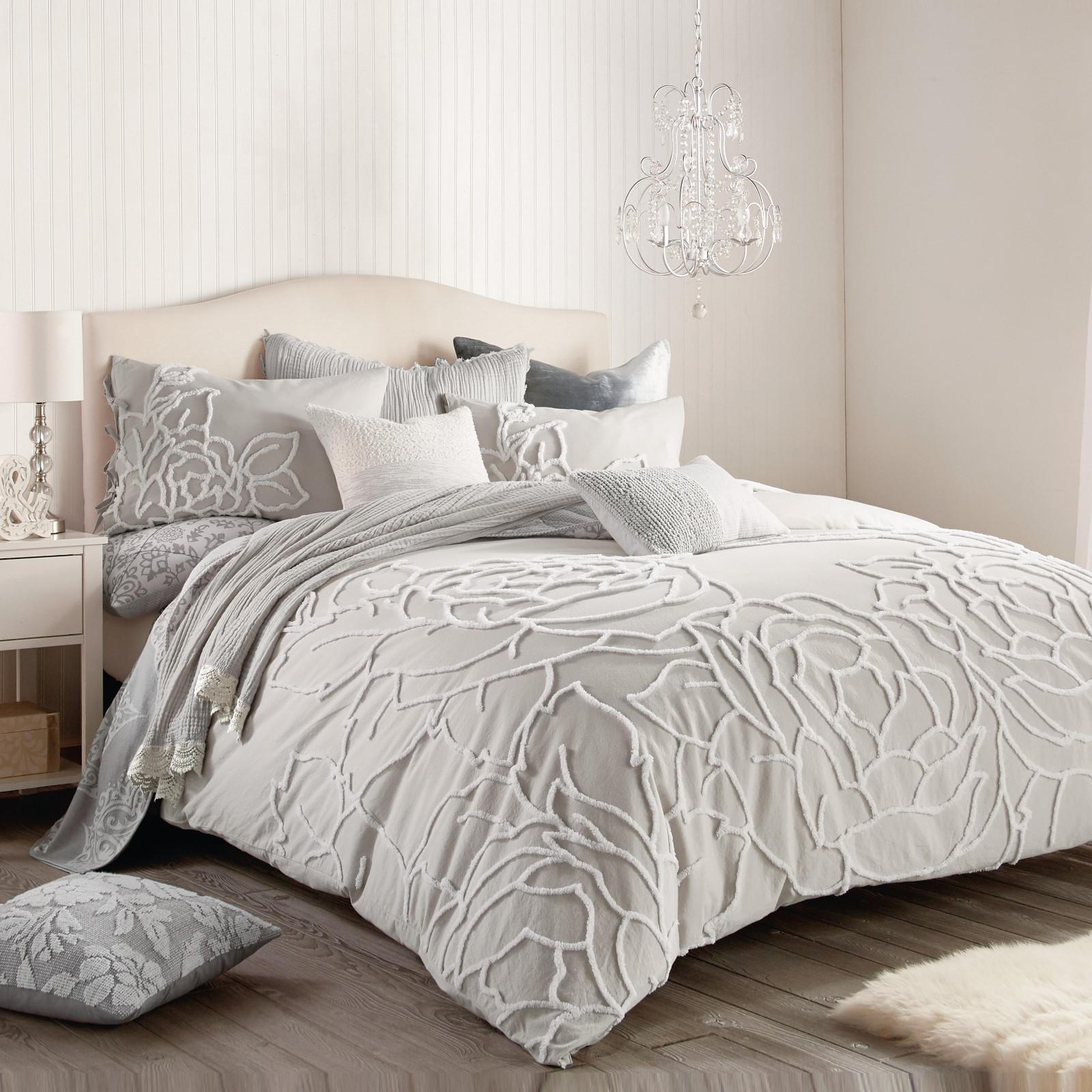 Chenille Rose 3-PIece Comforter Set 1 Chenille Rose 3-PIece Comforter Set