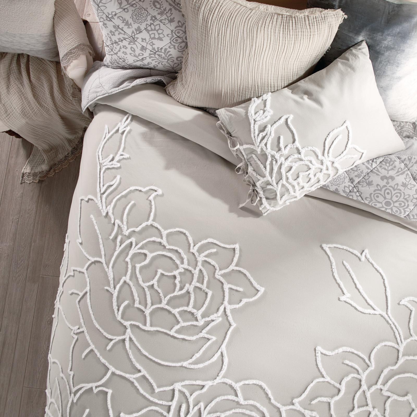 Chenille Rose 3-PIece Comforter Set 8 Chenille Rose 3-PIece Comforter Set