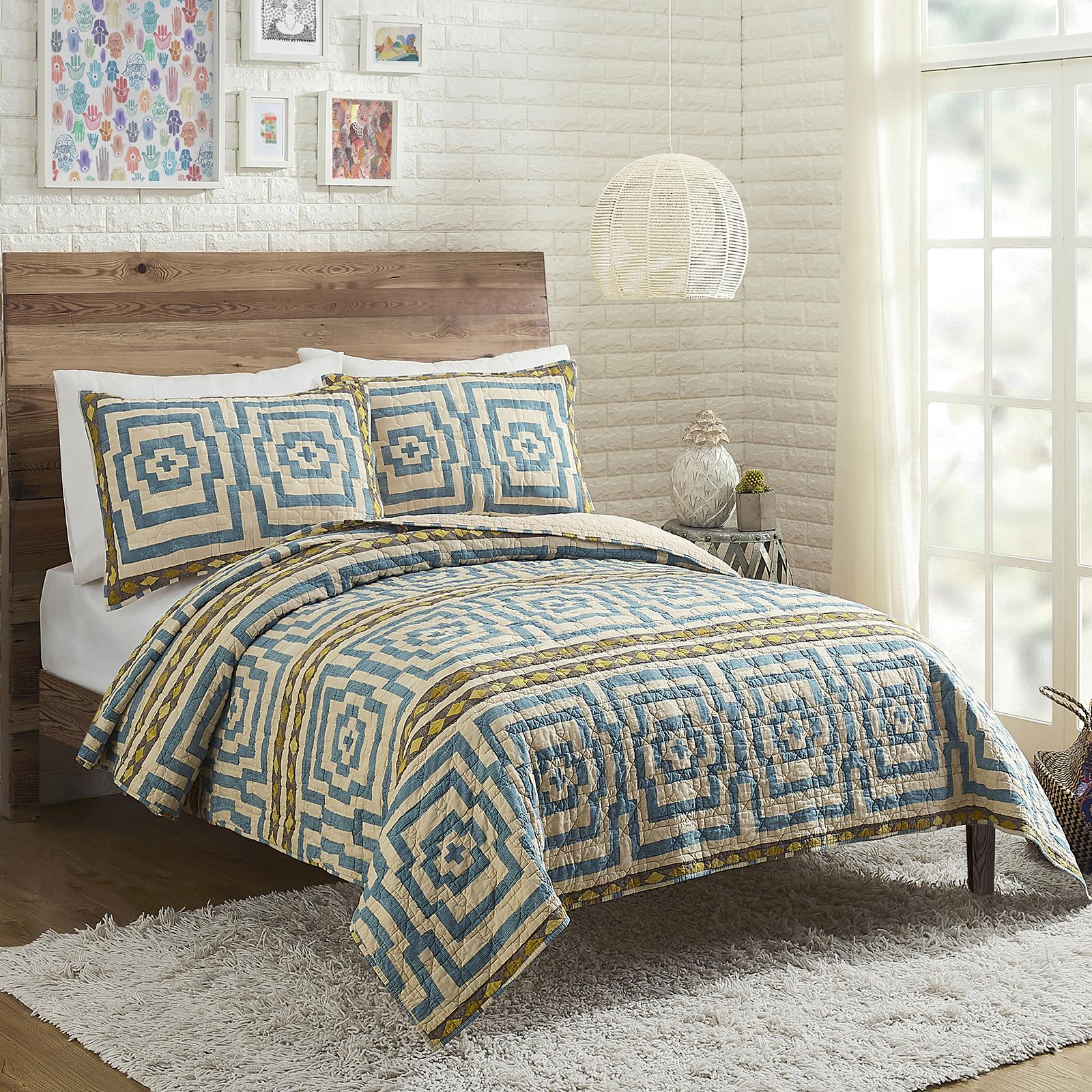 Hypnotic 3-Piece Quilt Set 7 Hypnotic 3-Piece Quilt Set