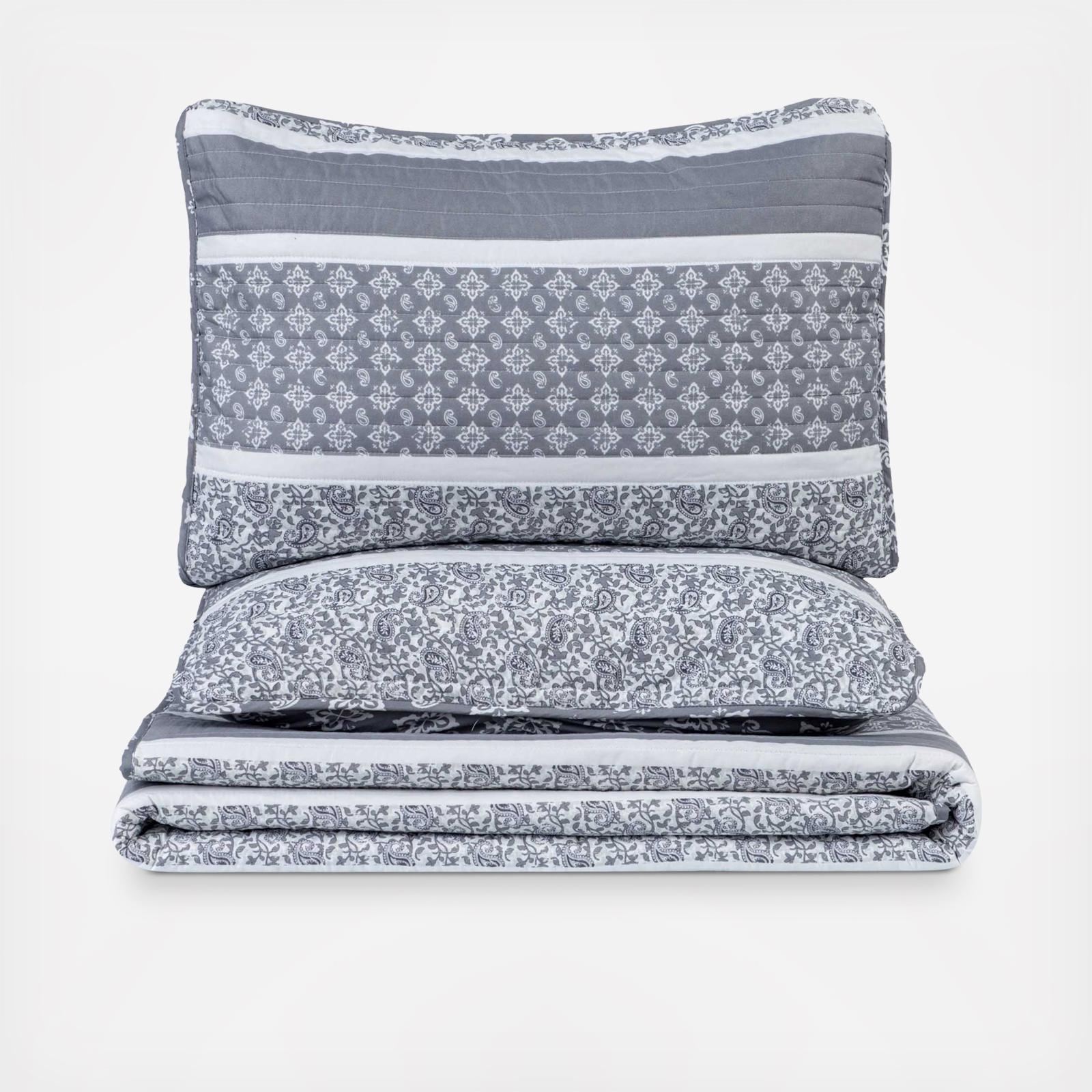 Kadi 3-Piece Quilt Set 2 Kadi 3-Piece Quilt Set