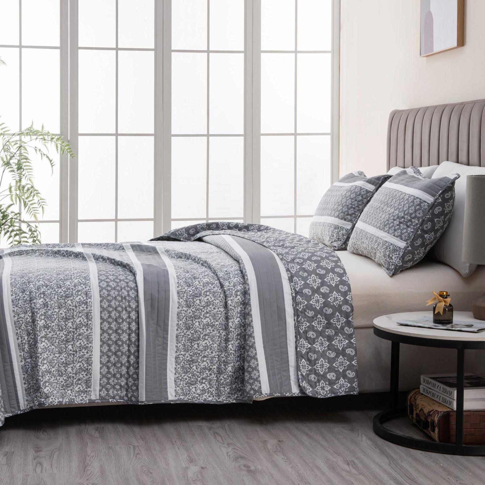 Kadi 3-Piece Quilt Set 4 Kadi 3-Piece Quilt Set