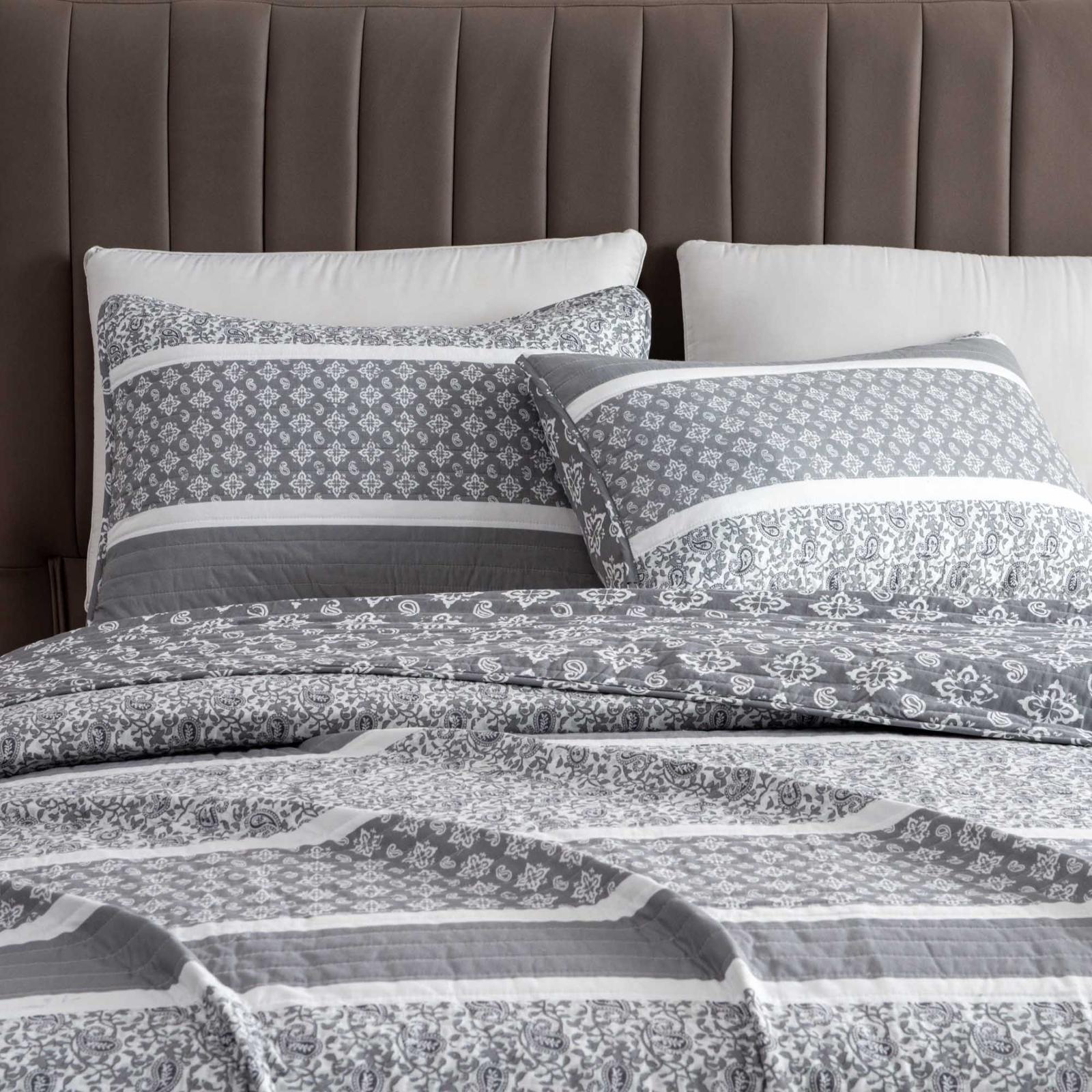 Kadi 3-Piece Quilt Set 5 Kadi 3-Piece Quilt Set