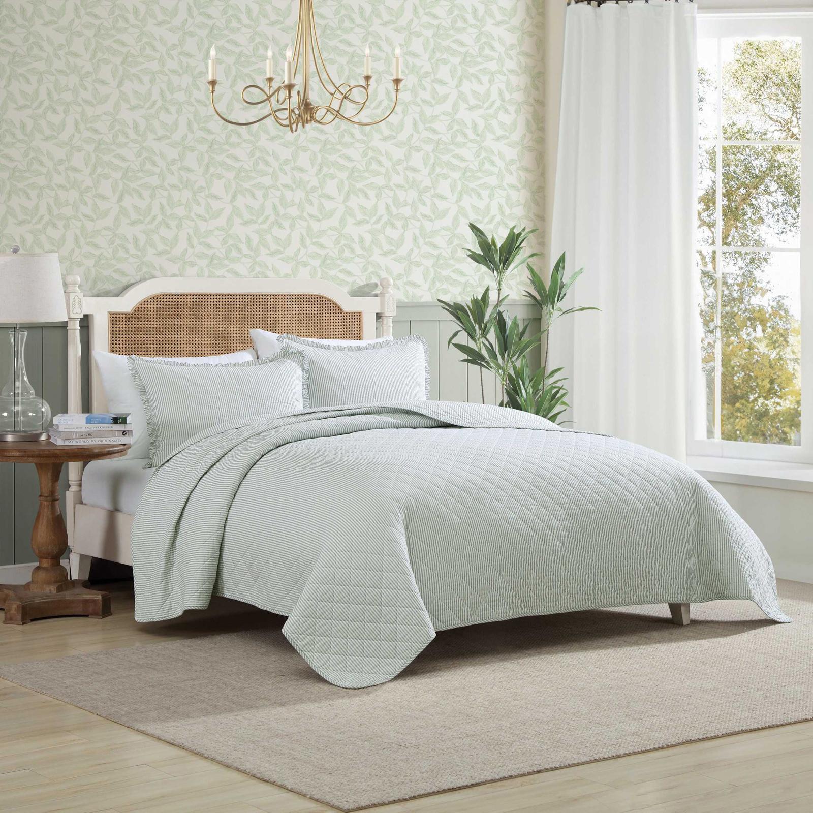 Oxford Stripe Cotton 3-Piece Reversible Quilt Set 5 Oxford Stripe Cotton 3-Piece Reversible Quilt Set