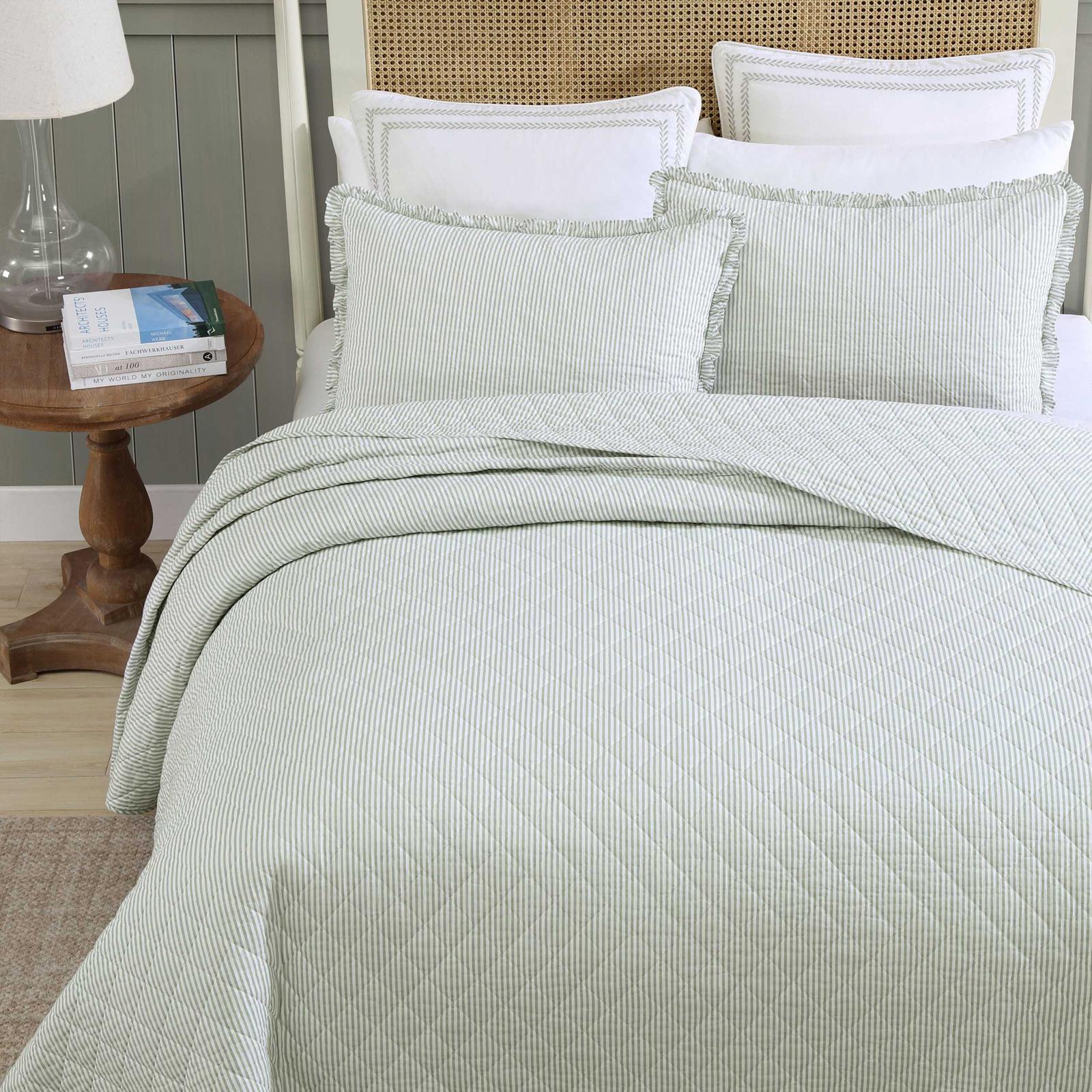 Oxford Stripe Cotton 3-Piece Reversible Quilt Set 6 Oxford Stripe Cotton 3-Piece Reversible Quilt Set
