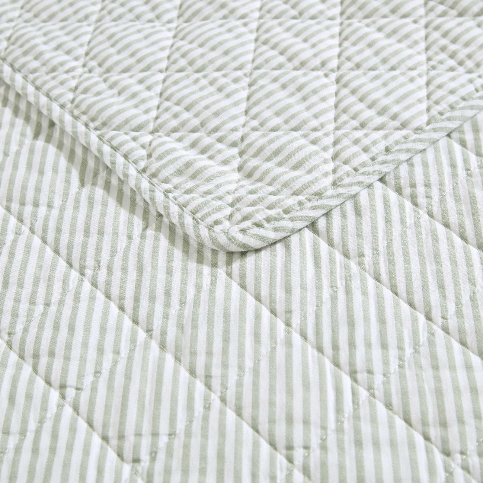 Oxford Stripe Cotton 3-Piece Reversible Quilt Set 8 Oxford Stripe Cotton 3-Piece Reversible Quilt Set