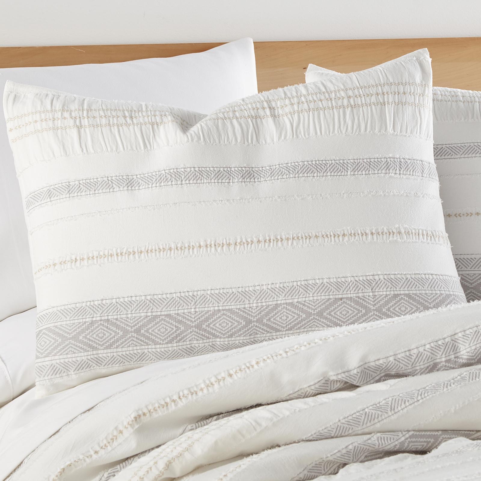 Pickford 3-Piece Duvet Set 6 Pickford 3-Piece Duvet Set
