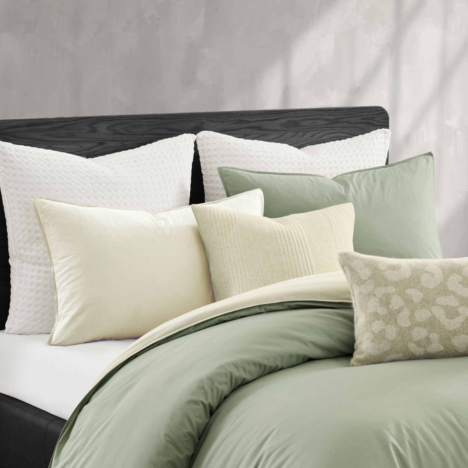 Reversible Vintage Washed Cotton 3-Piece Comforter Set 3 Reversible Vintage Washed Cotton 3-Piece Comforter Set