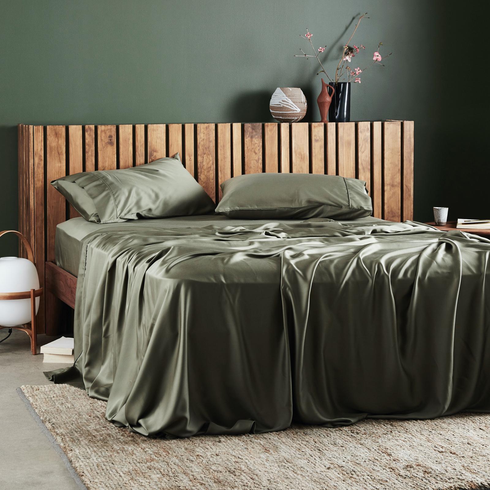 Signature Sateen 4-Piece Sheet Set 1 Signature Sateen 4-Piece Sheet Set