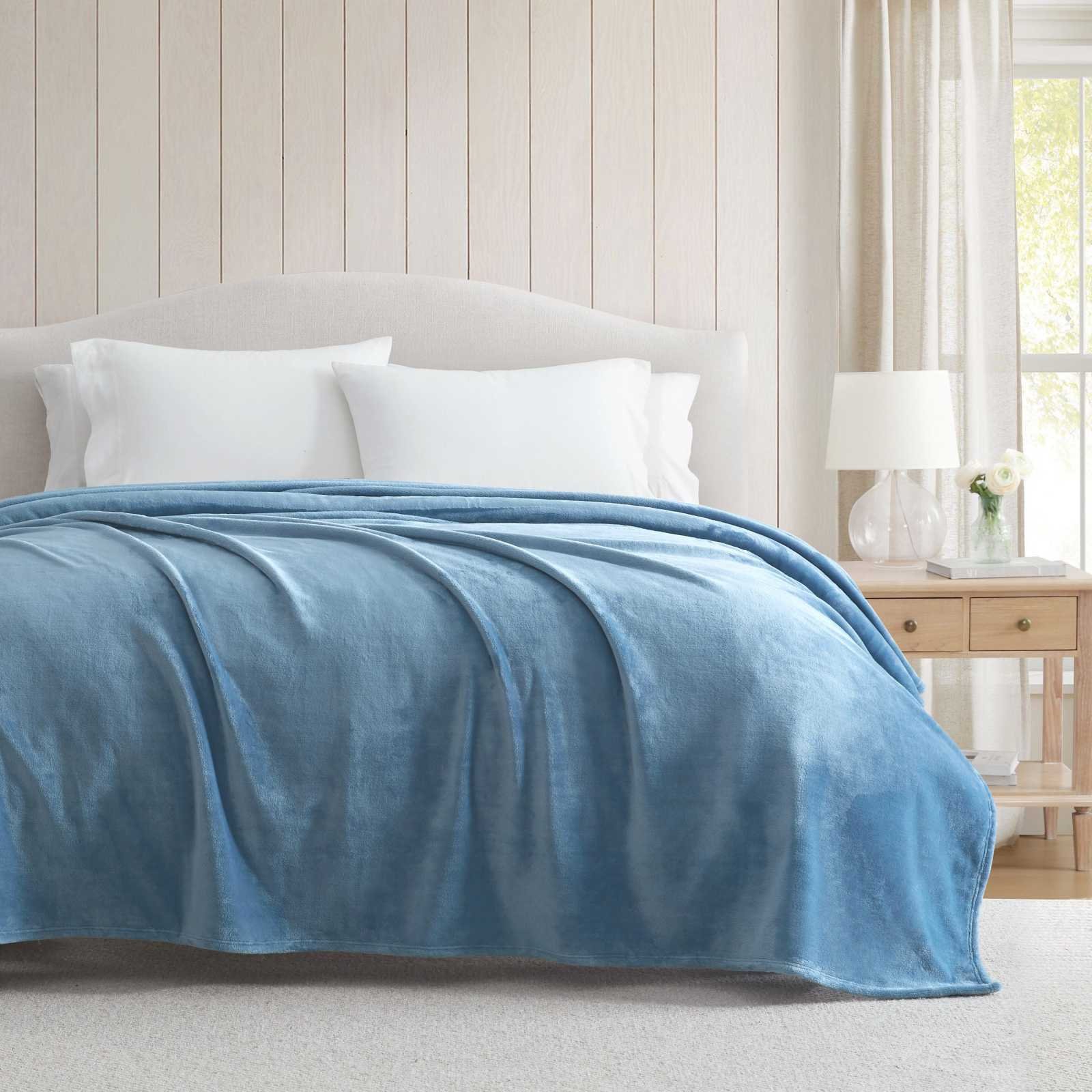 Bedford Solid Plush Blanket