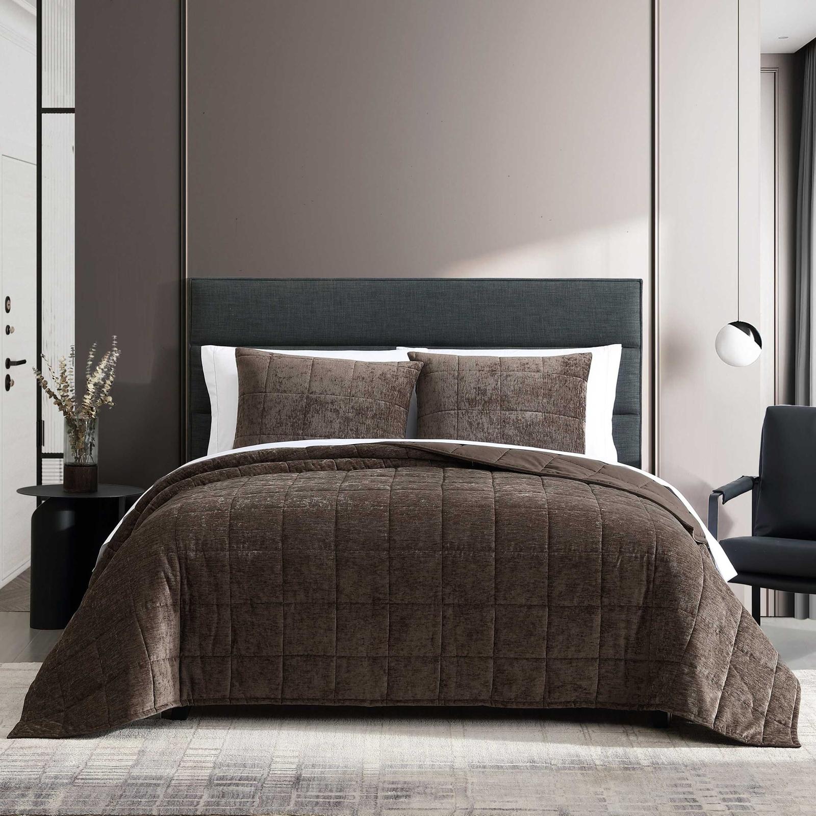 Chenille Box 3-Piece Reversible Quilt Set 1 Chenille Box 3-Piece Reversible Quilt Set