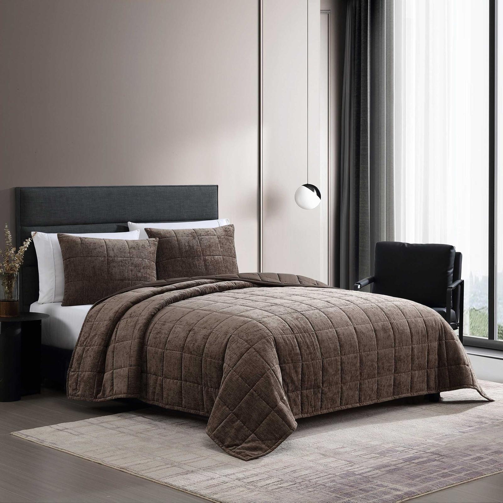 Chenille Box 3-Piece Reversible Quilt Set 3 Chenille Box 3-Piece Reversible Quilt Set
