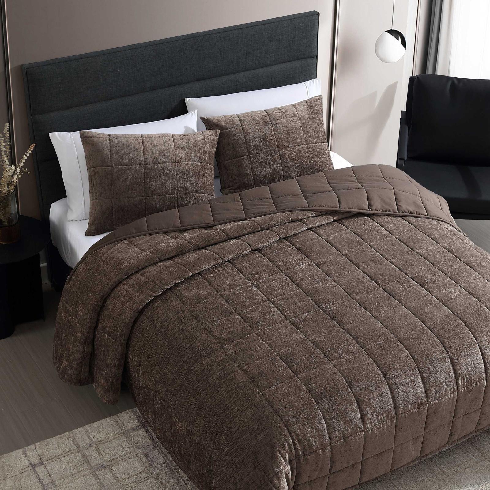 Chenille Box 3-Piece Reversible Quilt Set 4 Chenille Box 3-Piece Reversible Quilt Set
