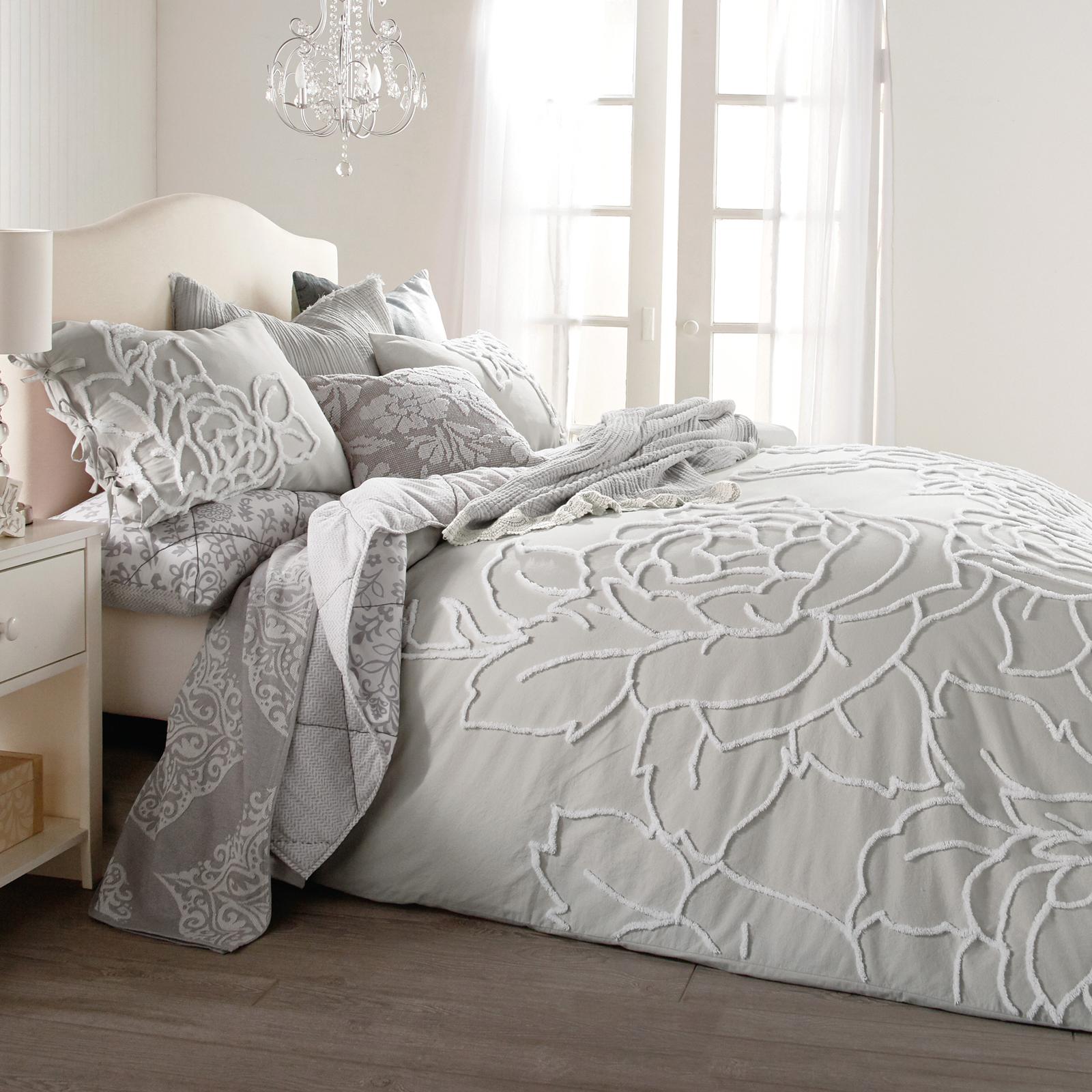 Chenille Rose 3-Piece Duvet Set 3 Chenille Rose 3-Piece Duvet Set